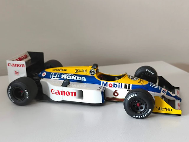 Spark 1:18 - Model car - Williams FW11B