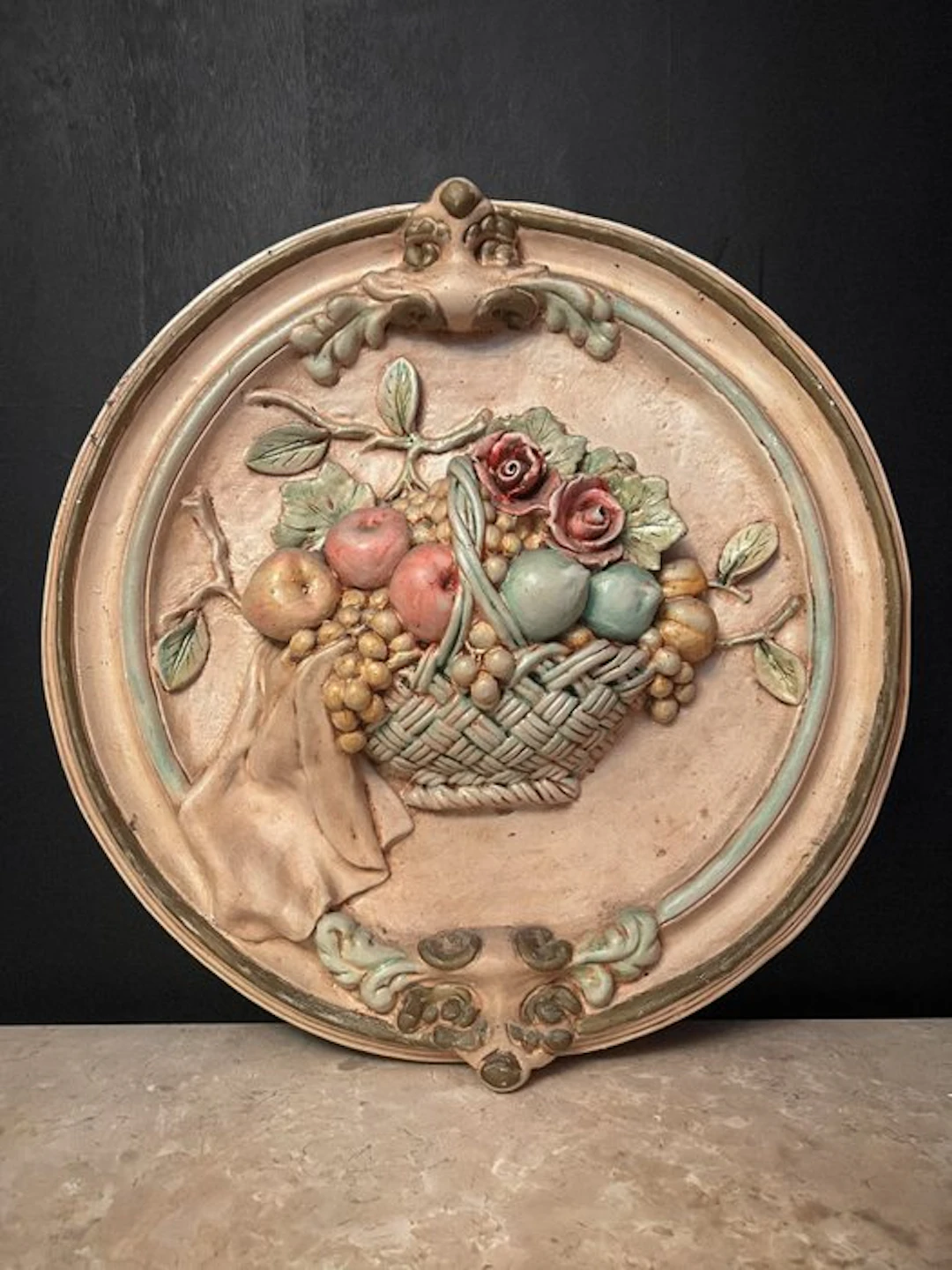 Relief, Bassorilievo Tondo con Cesto di Frutta Dipinta - 1 cm - Plaster