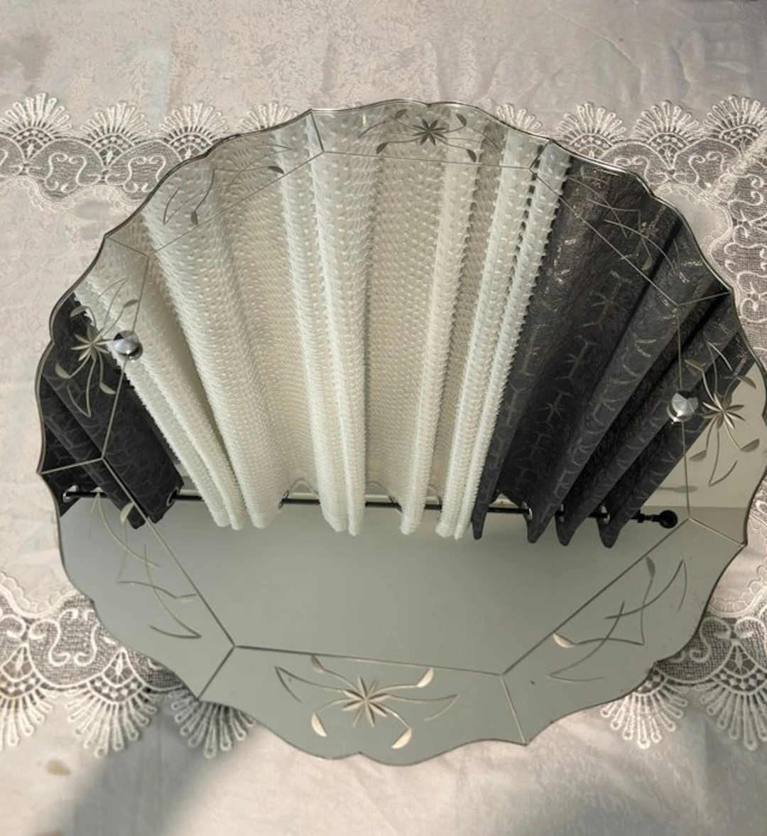 Wall mirror- Venetian accordion-shaped wall mirror...