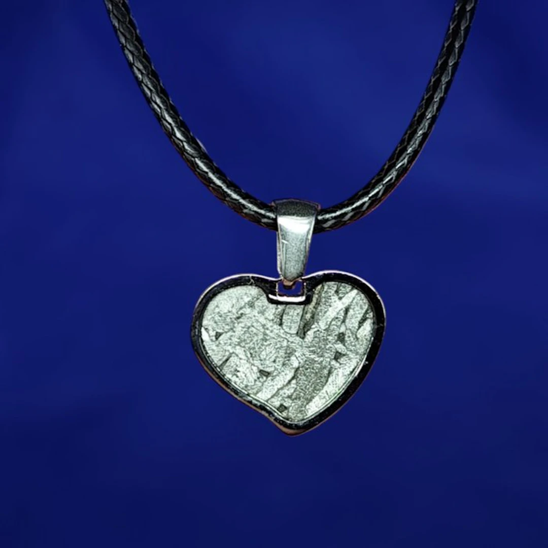 "Heart Shape" METEORITE Pendant. ALETAI (China, 1898) Stainless steel. - 2.5 g