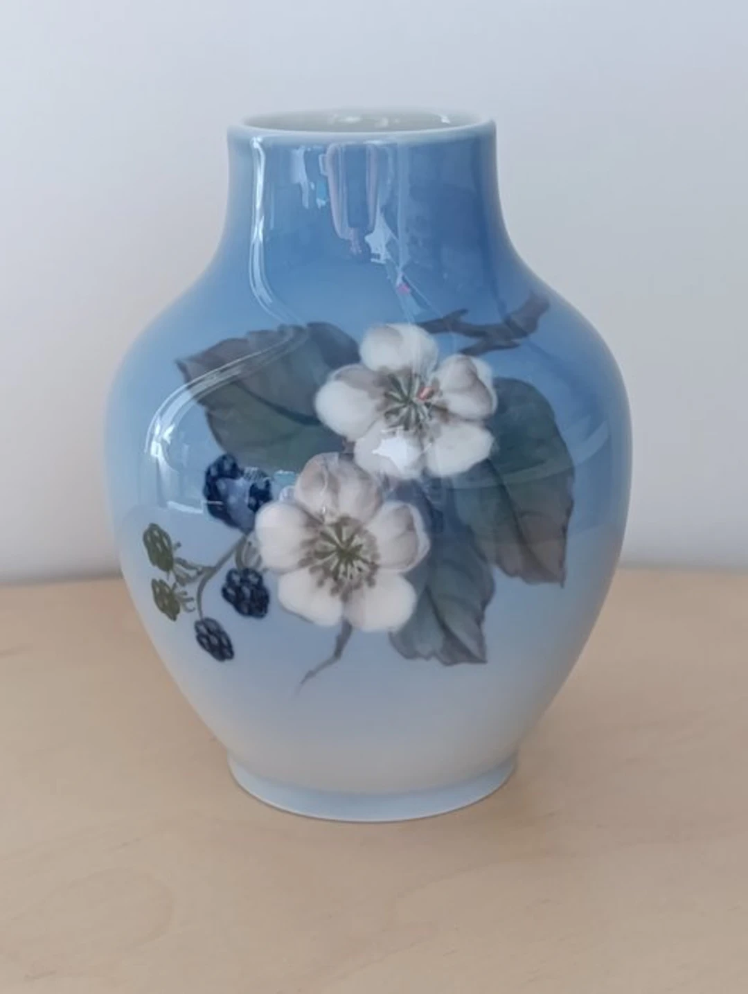 Royal Copenhagen - Vase - Form 45-5 - Porcelain - Flowers and Blackberries
