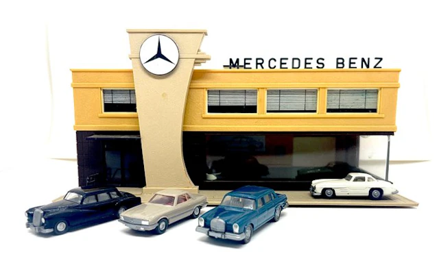 Pola H0 - Model train buildings (1) - Vintage garage Mercedes-Benz with 4 cars