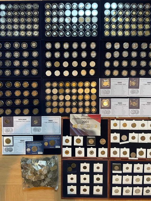 France. Lot de 320 monnaies Françaises dont 12 Argent et 5 kgs de vrac