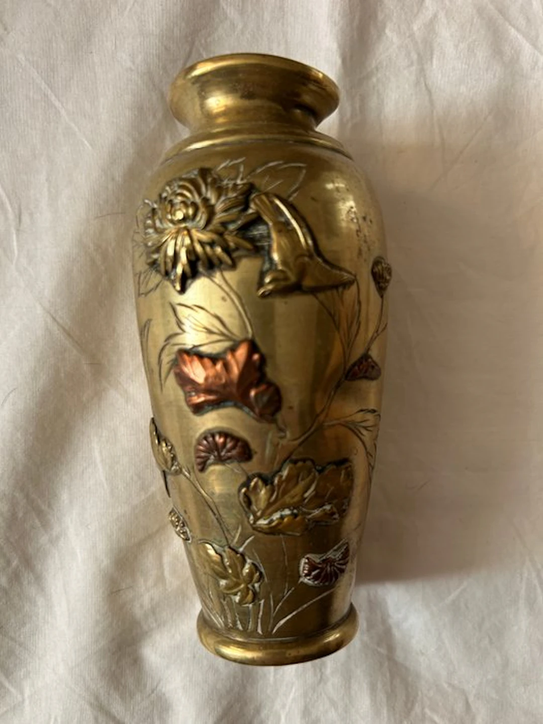 Relief vase with bird and flower motifs - Brass - Japan - Taishō era