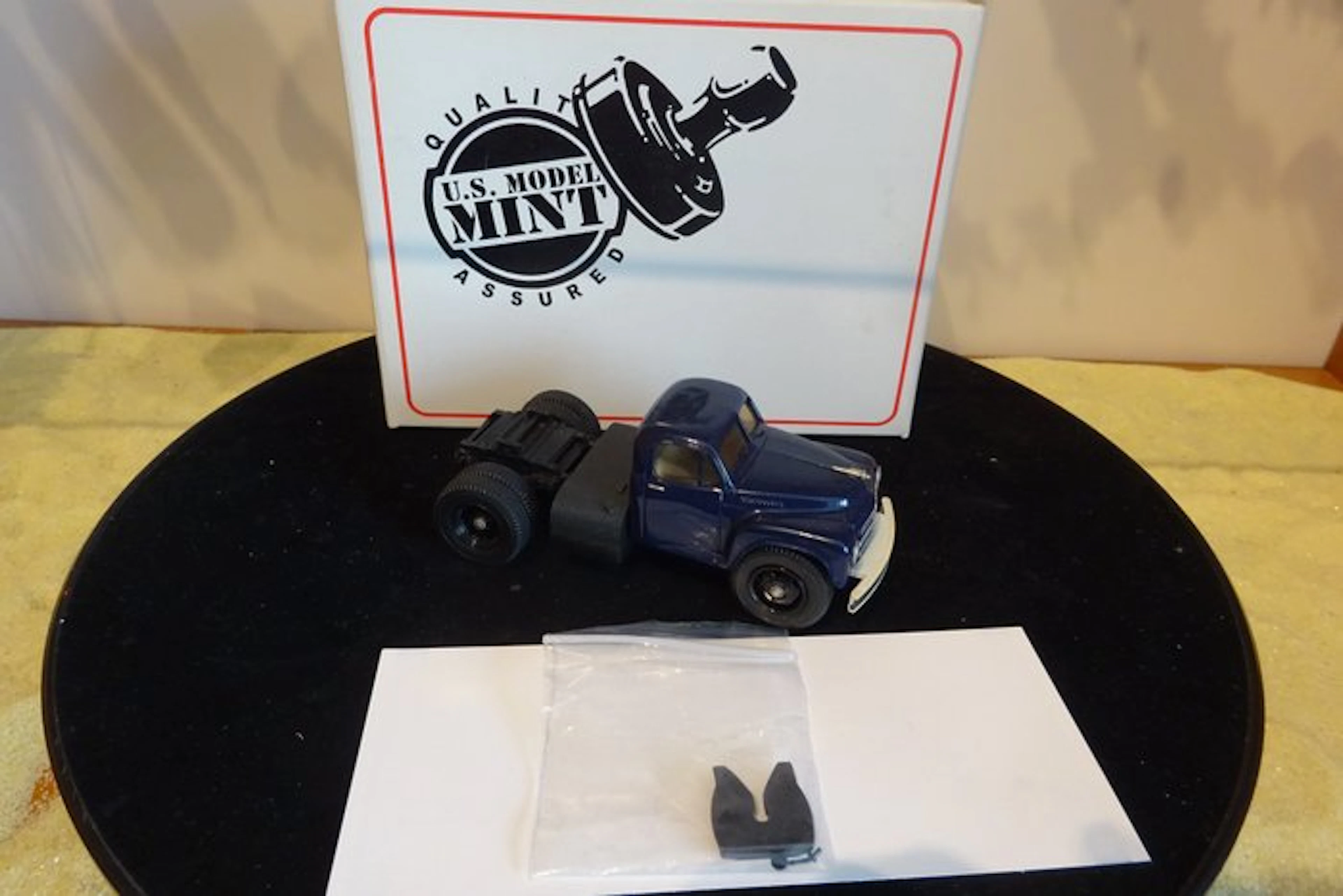 U.S. Model Mint 1:43 - Model truck - 1950 Studebaker Semi Tractor