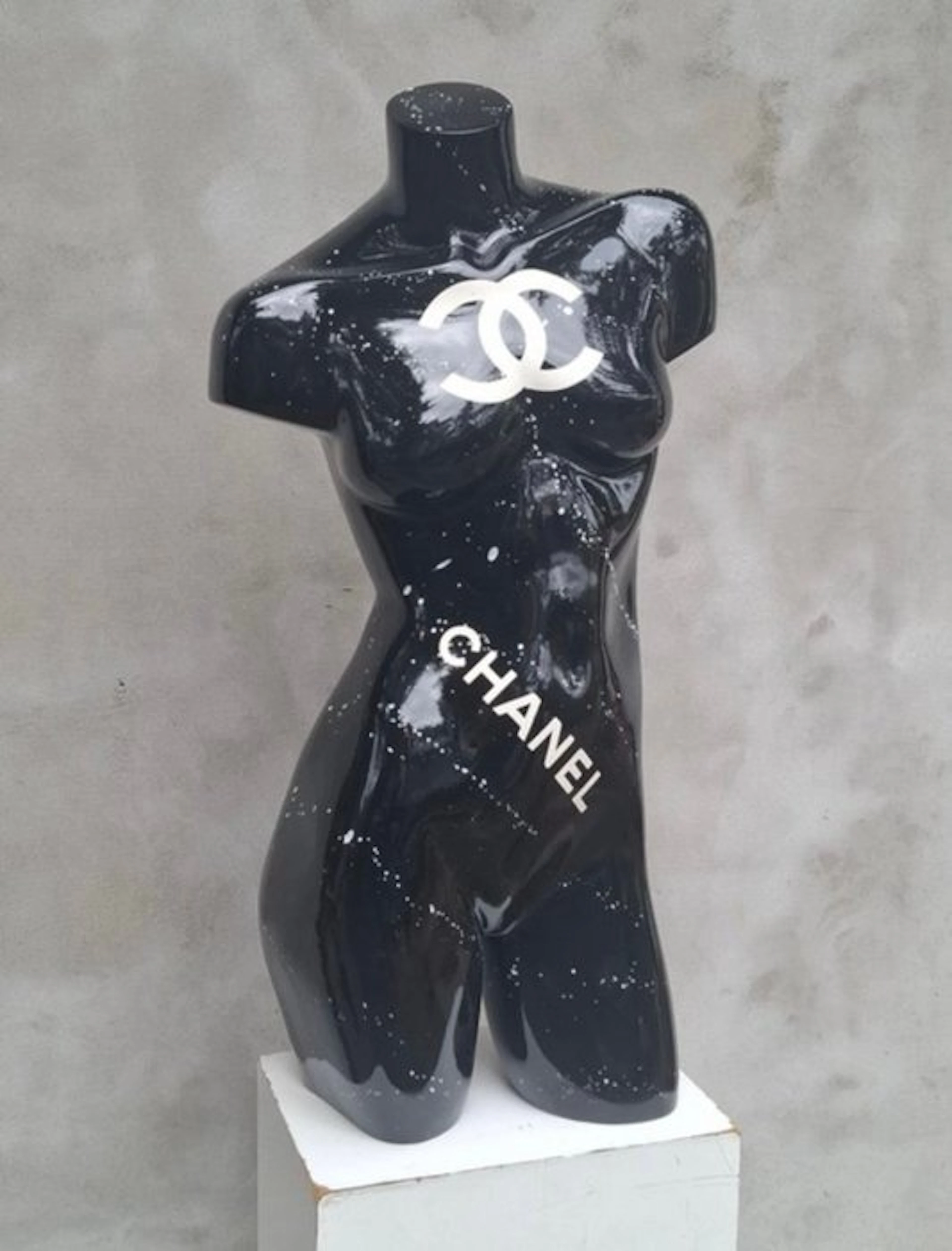 Jan Siwek (XX) - Chanel Bust