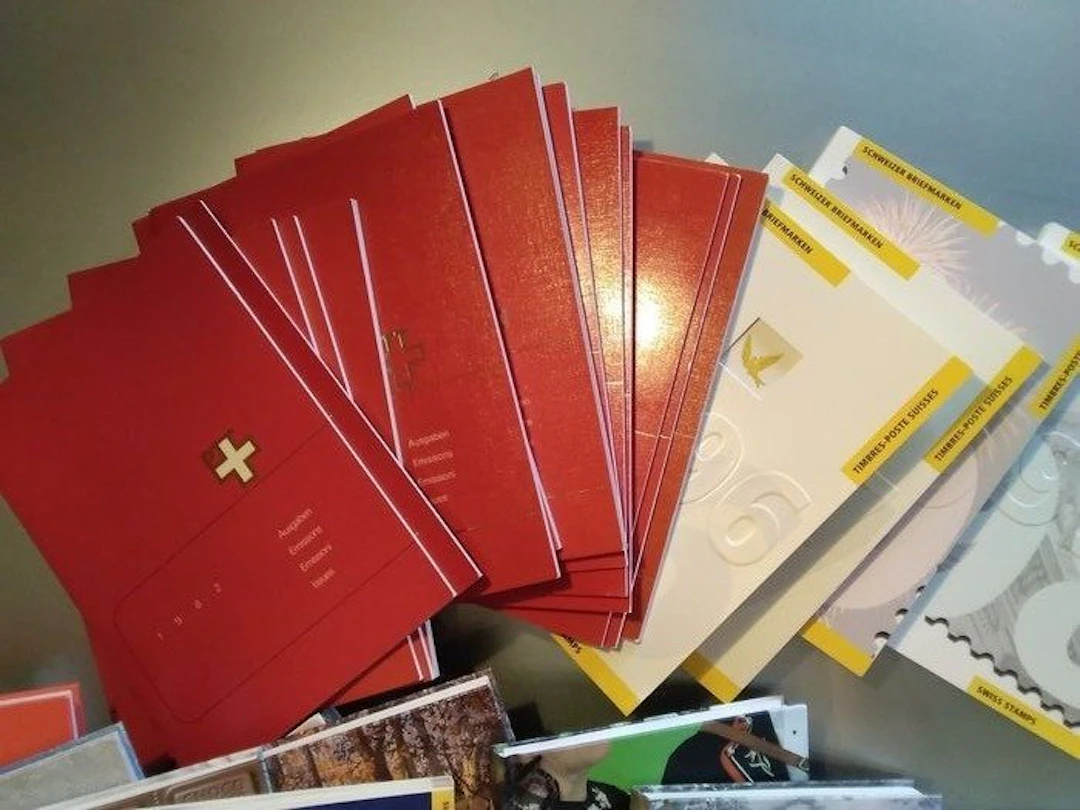Switzerland 1982/2013 - 32 annual reports of the Posts from 1982 to 2013