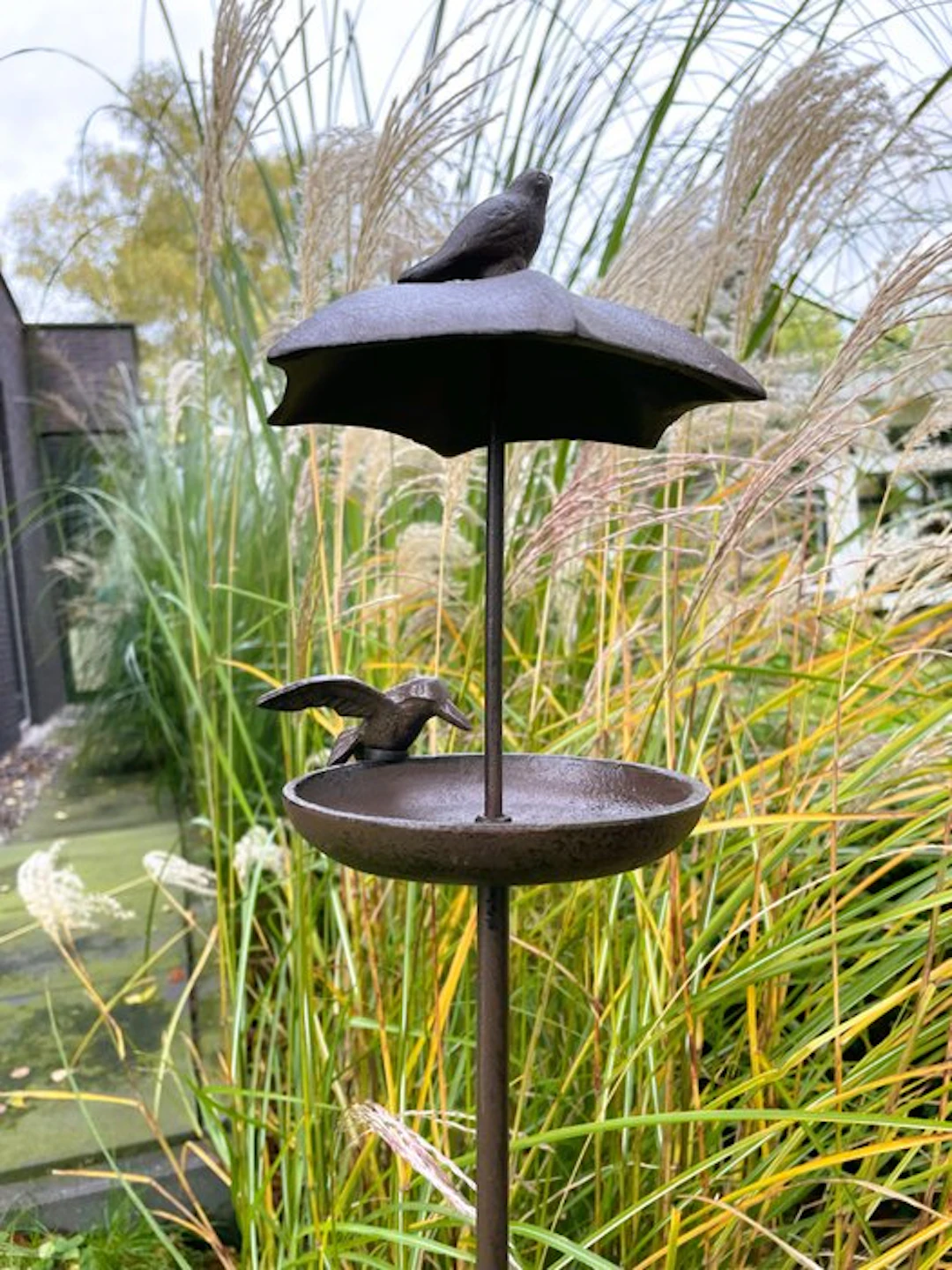 Birdbath - Cast iron - bird feeder dish