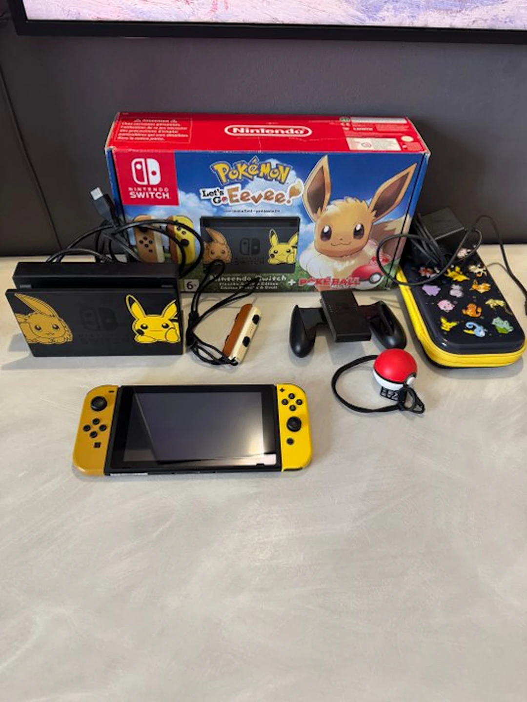 Nintendo - Switch - Pokémon: Let’s Go Eevee Edition...