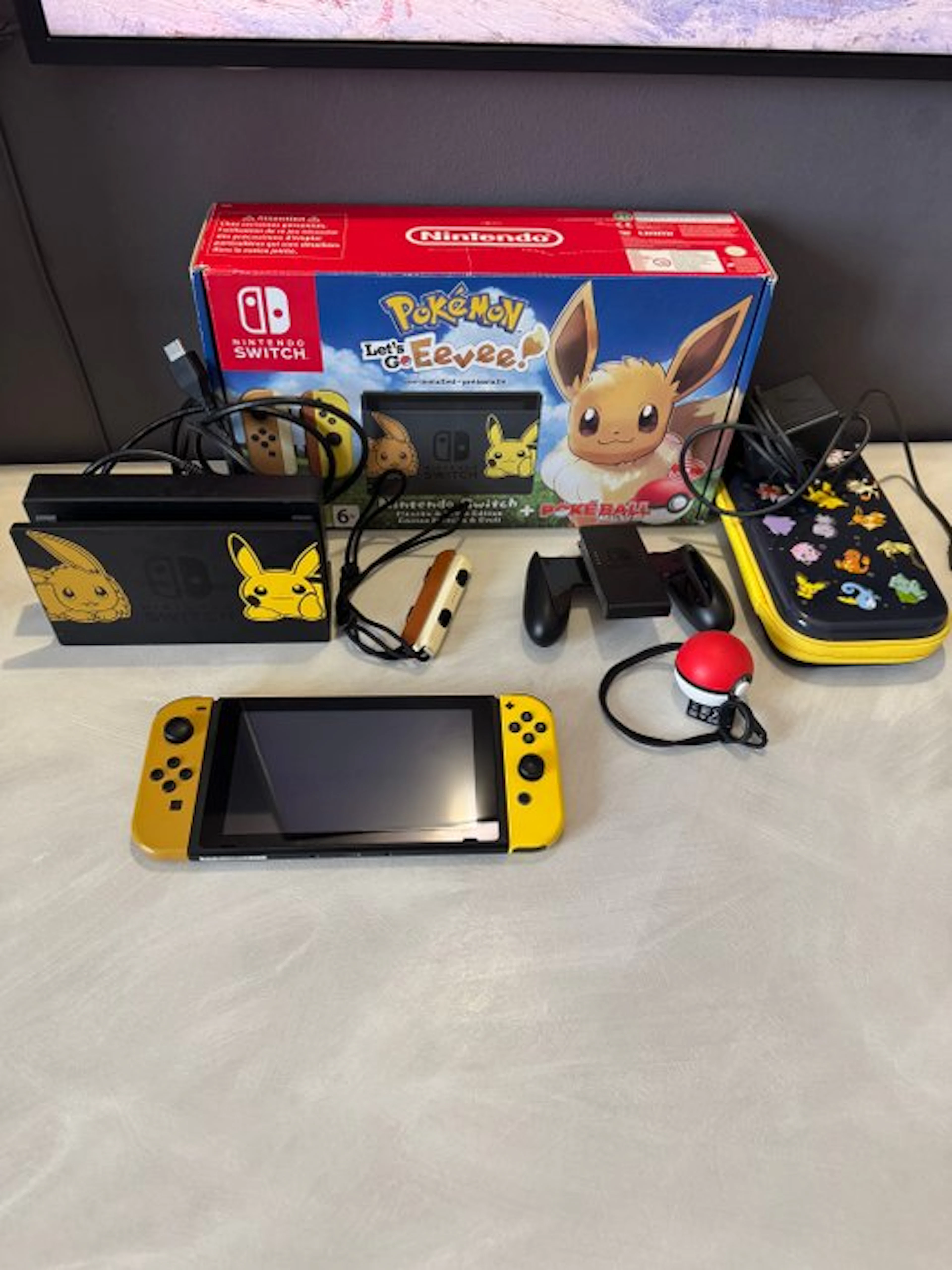 Nintendo - Switch - Pokémon: Let’s Go Eevee Edition...