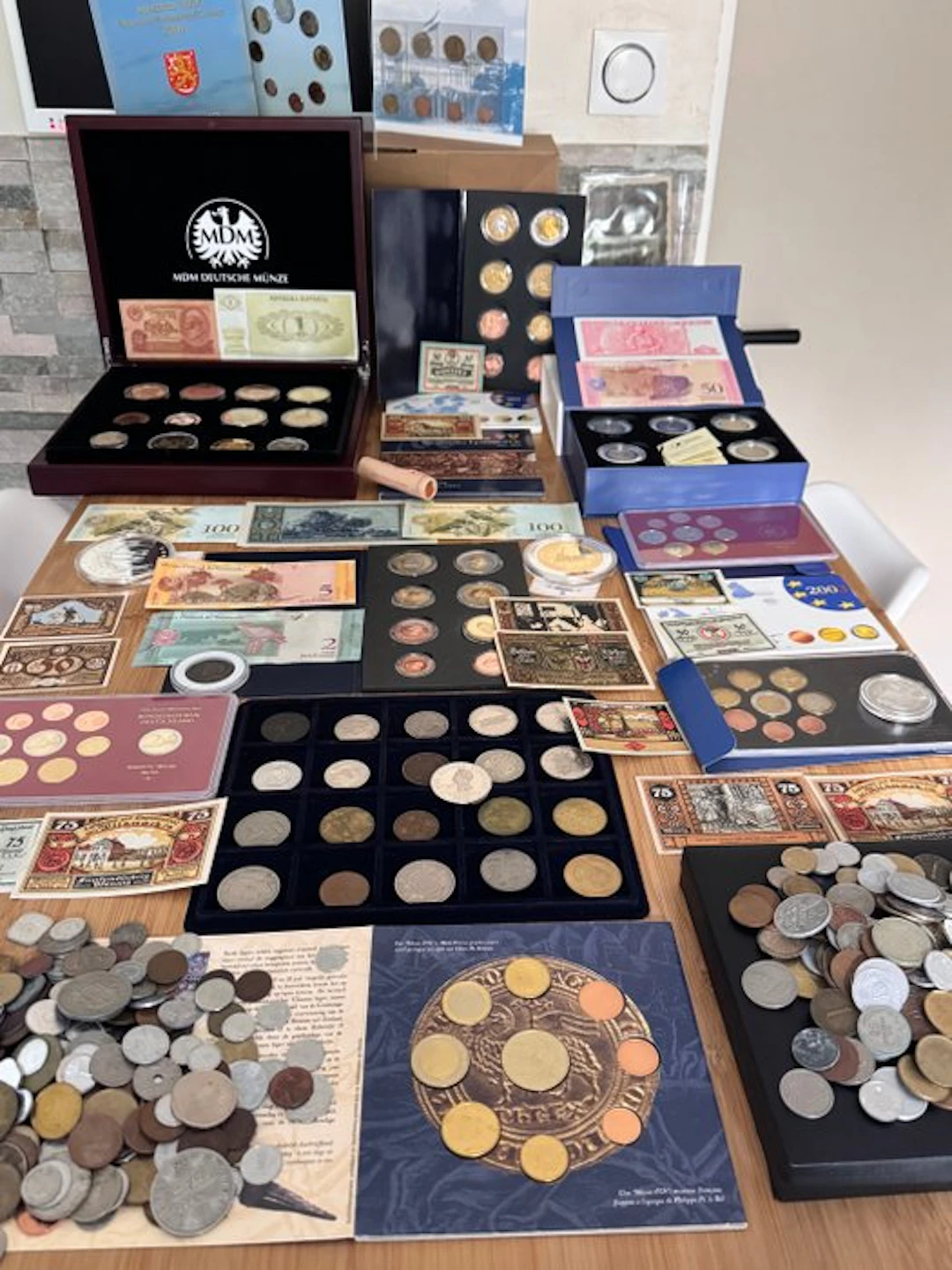 World. Belle collection du monde /medailles/billets (No reserve price)