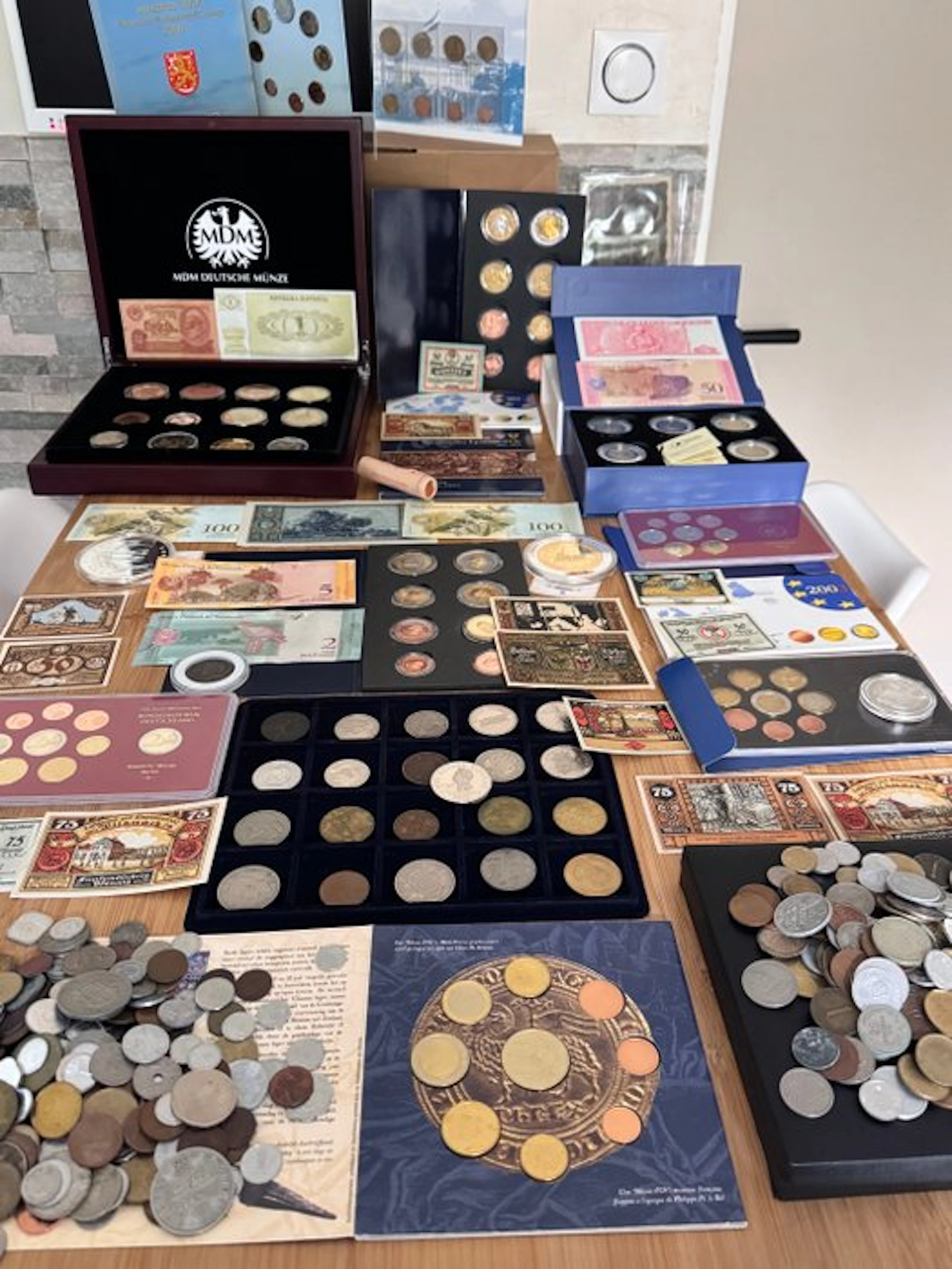 World. Belle collection du monde /medailles/billets (No reserve price)