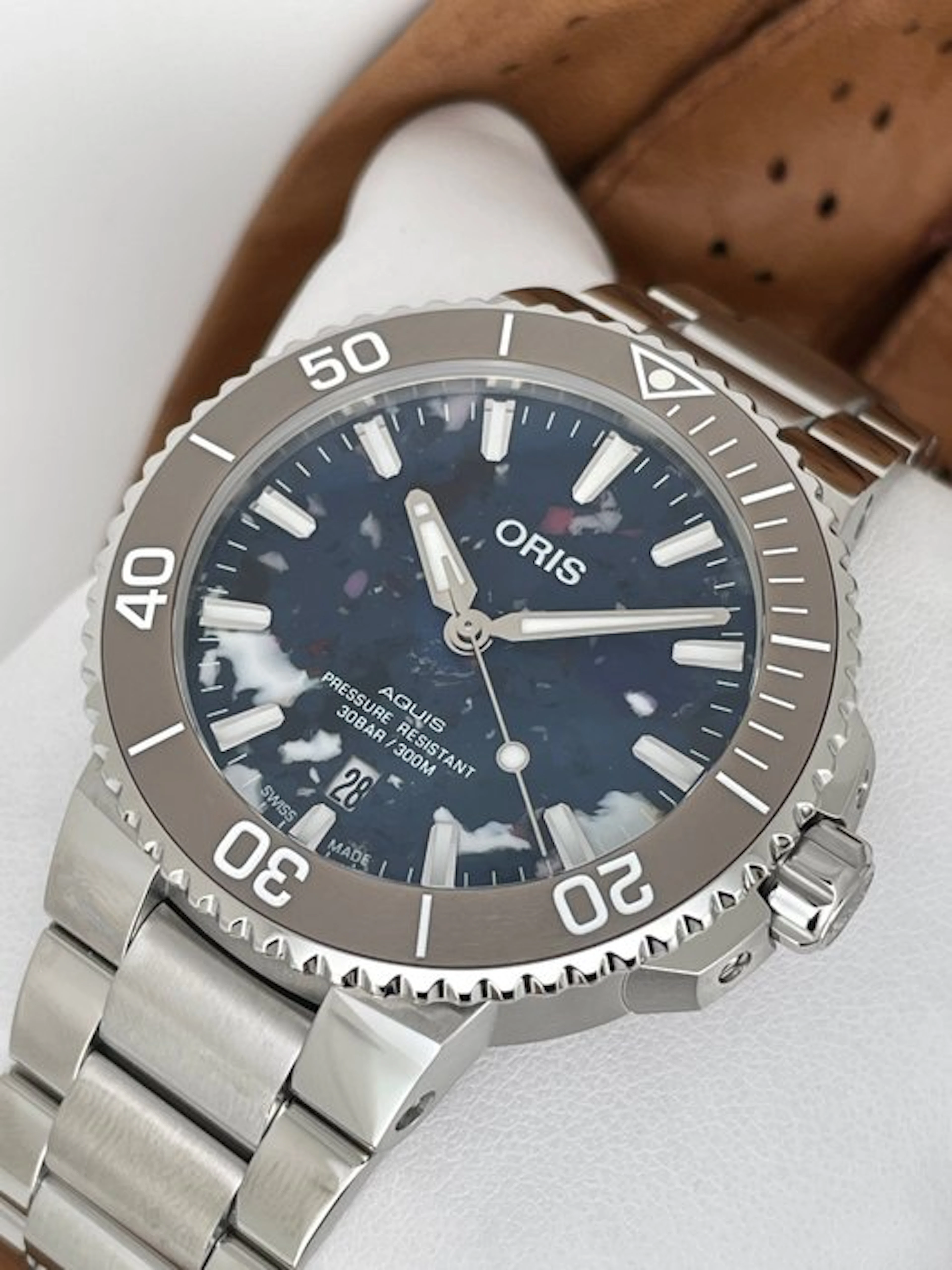 Oris - Aquis Date Upcycle Automatic - 01 733 7766 4150-Set - Men - 2020-2025