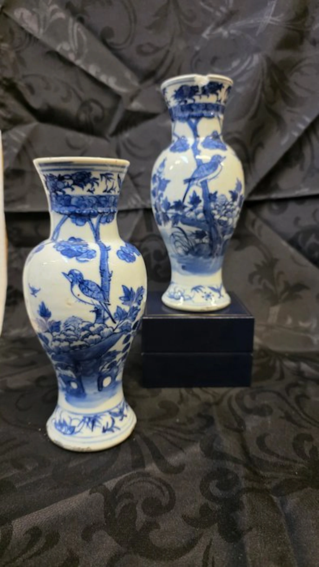 Vase - Porcelain - China - Qing Dynasty (1644-1911) - 2 Kangxi vases