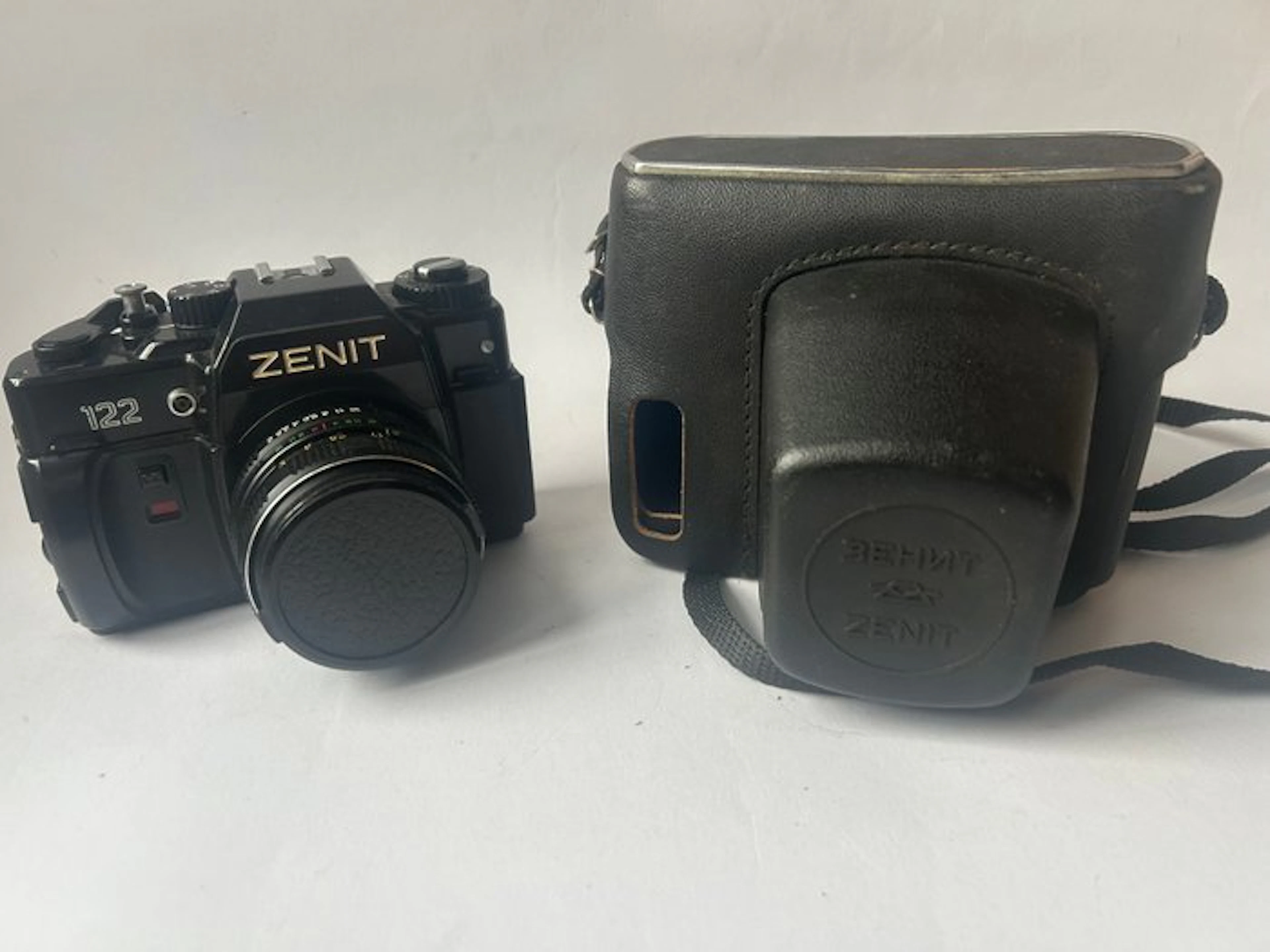 KMZ Krasnogorsk Zenit 122 + Valdai Helios 2/58mm | Analogue camera