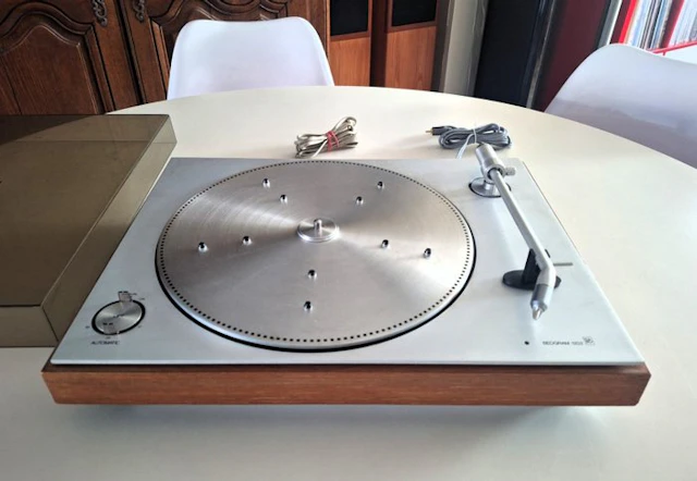 Bang & Olufsen - Beogram 1202 Turntable