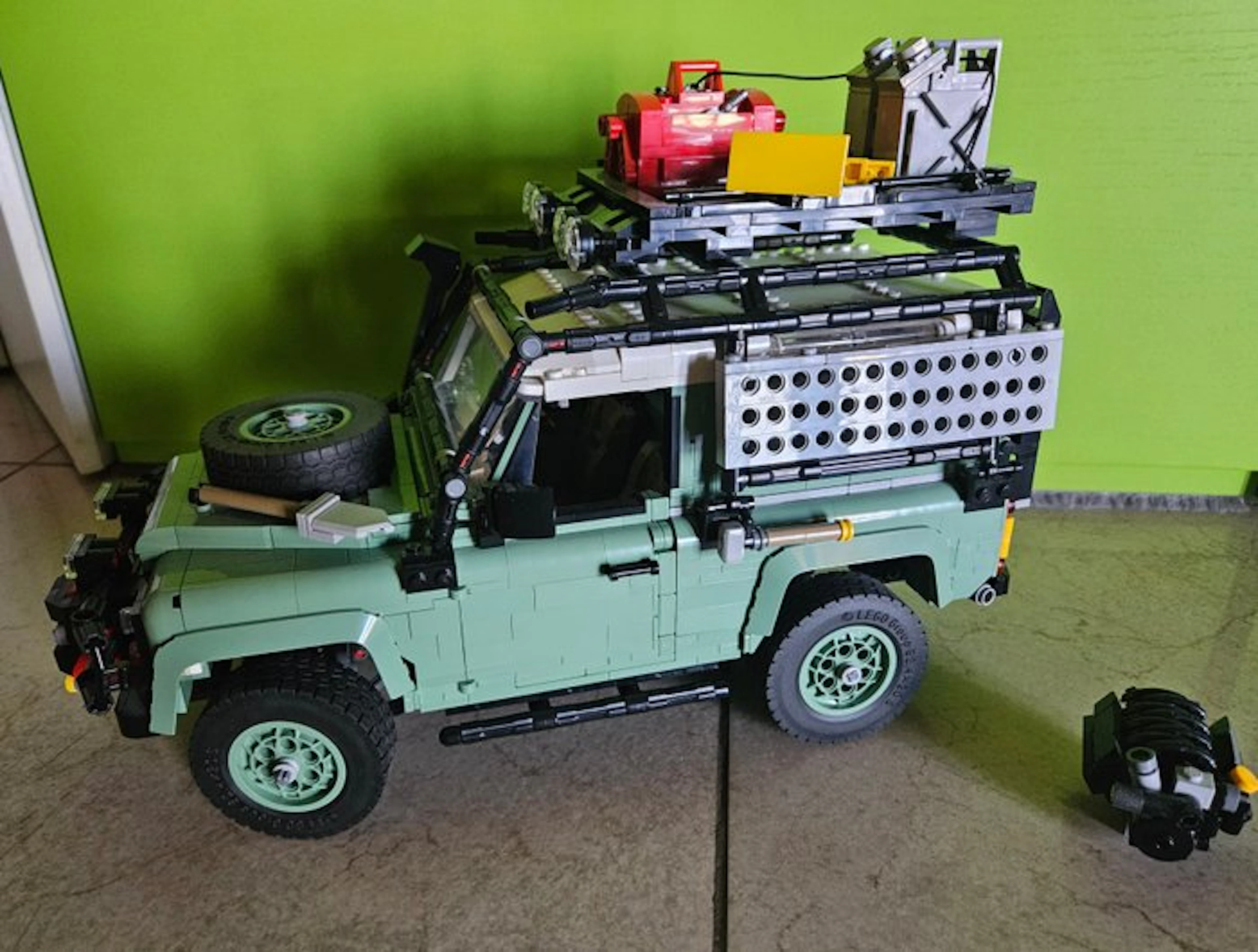 LEGO Set - 10317 - Icons - Land Rover Classic Defender 90