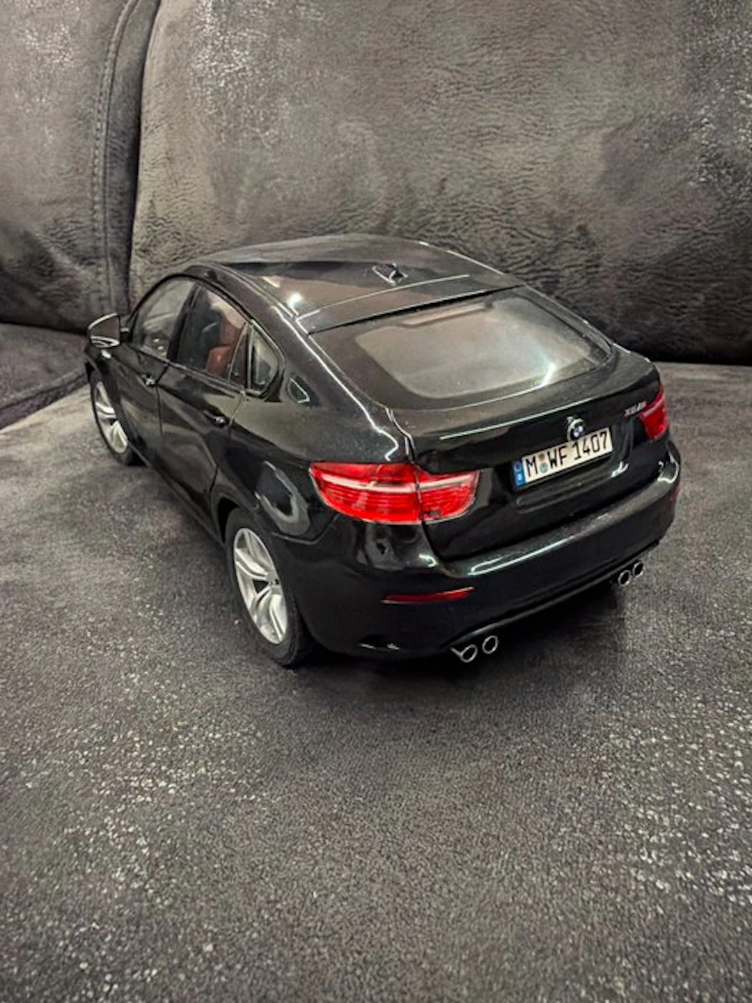 Kyosho 1:18 - Model car - BMW X6 M
