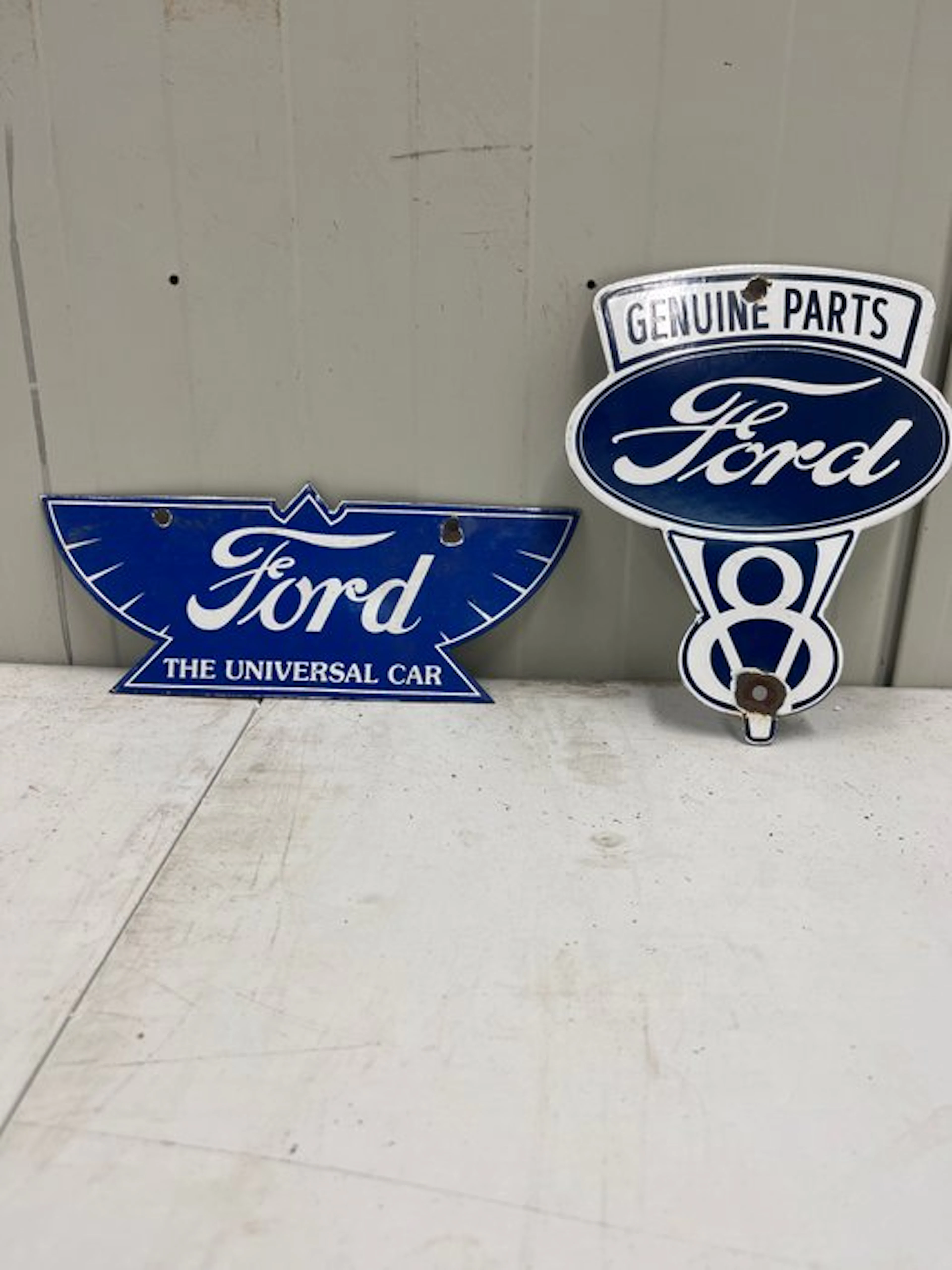 Ford – Set of 2 enamel advertising boards – The Universal...