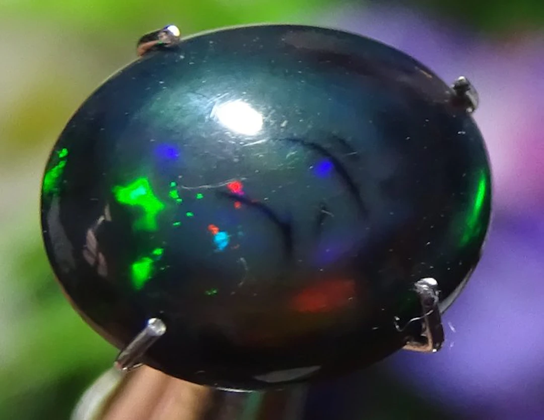 Opal Cabochon - Height: 12 mm - Width: 10 mm- 0.432 g - (1)