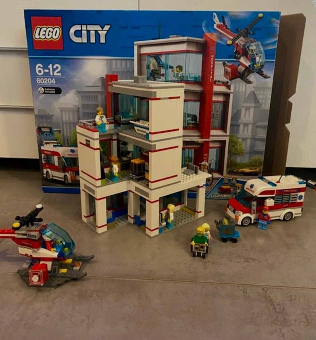 LEGO Set - 60204 - City - City Hospital