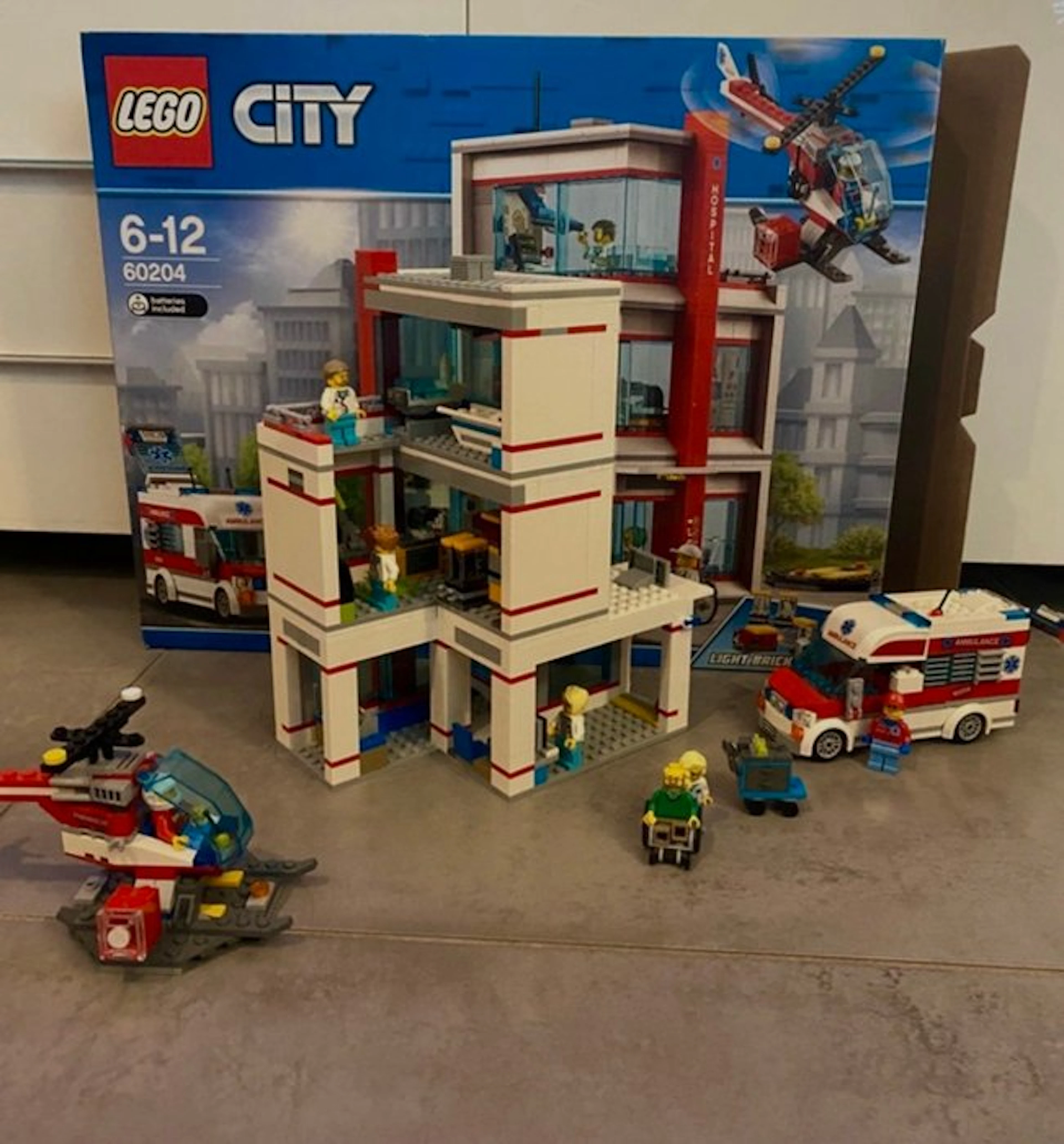 LEGO Set - 60204 - City - City Hospital