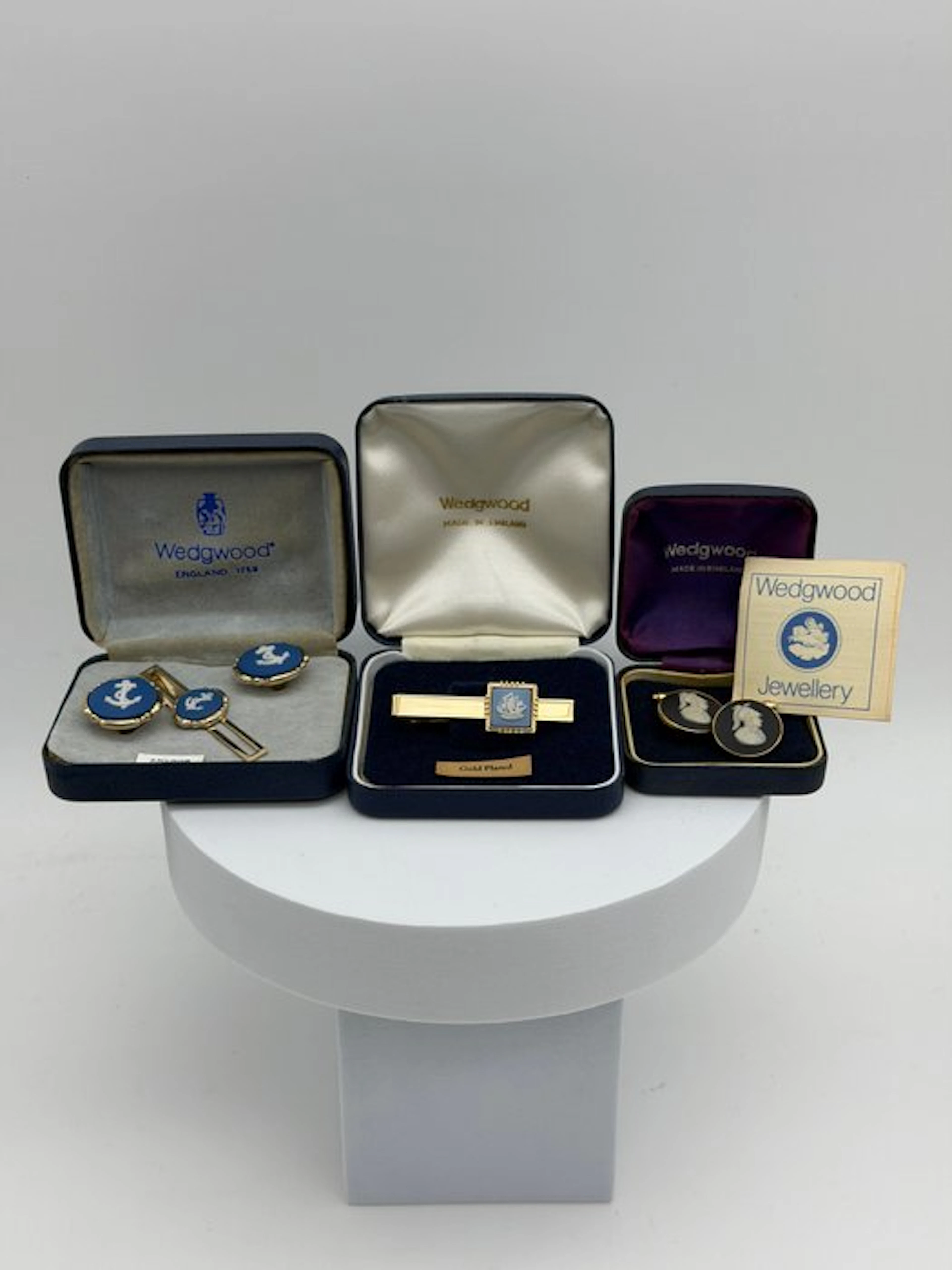 Wedgwood - Metal, Gold-plated - Cufflinks