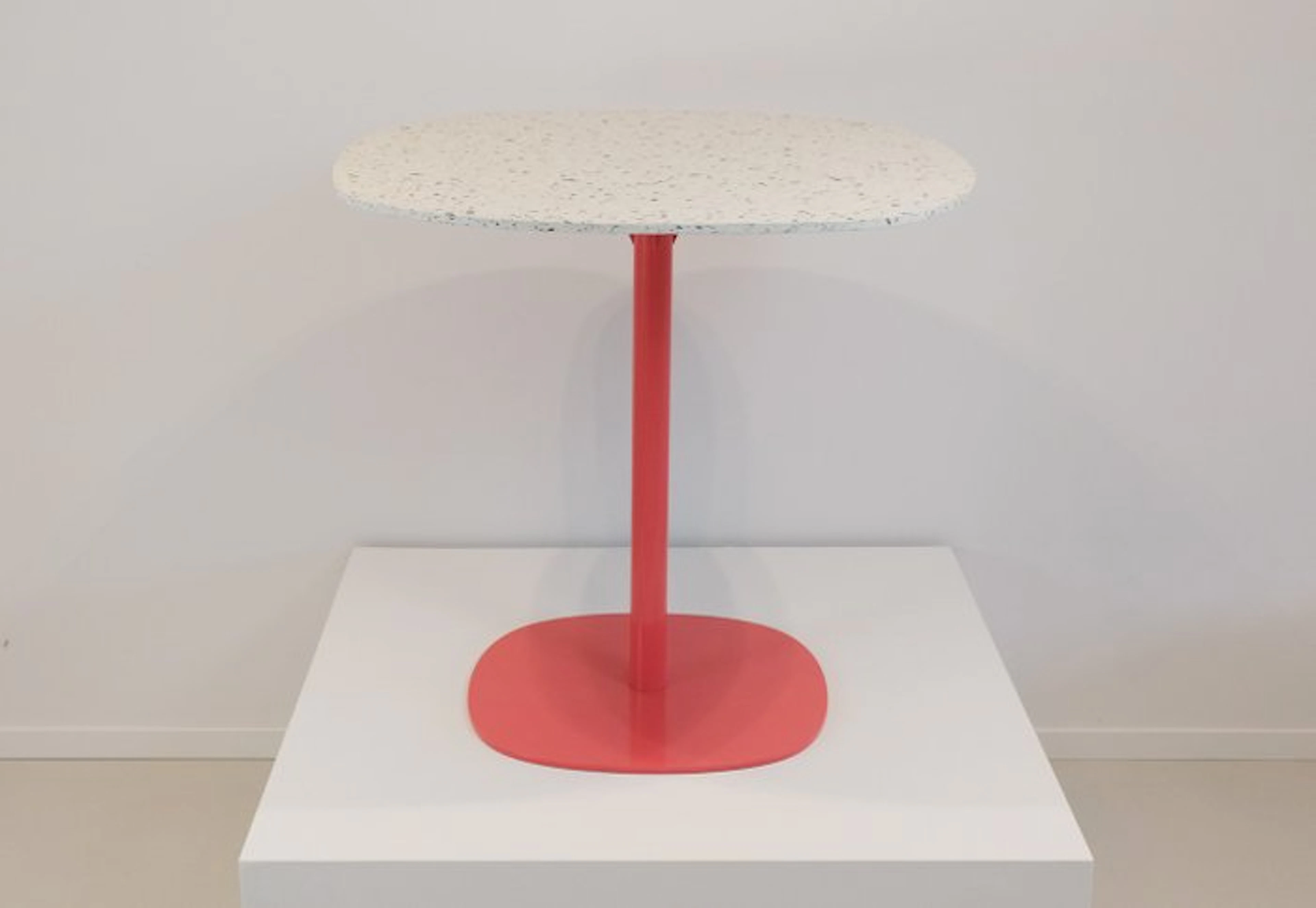 Bogaerts - Philip Bogaerts - Column table - Butler Geoffrey - Plastic