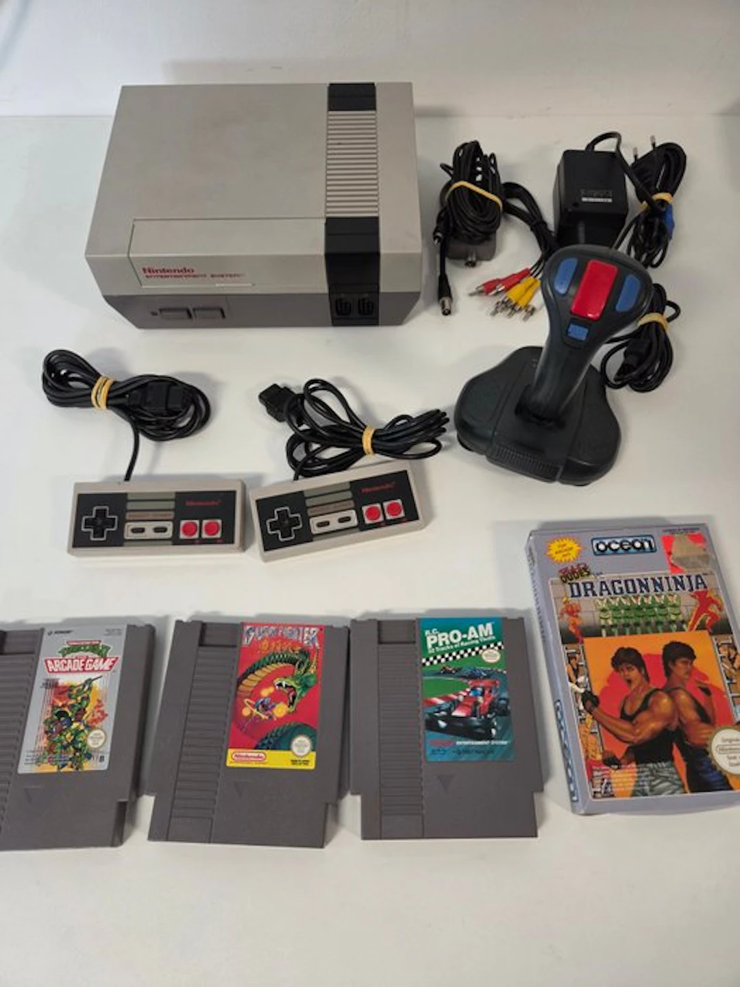 Nintendo - Nes - Nintendo NES & 4 Games & 2 Controllers...