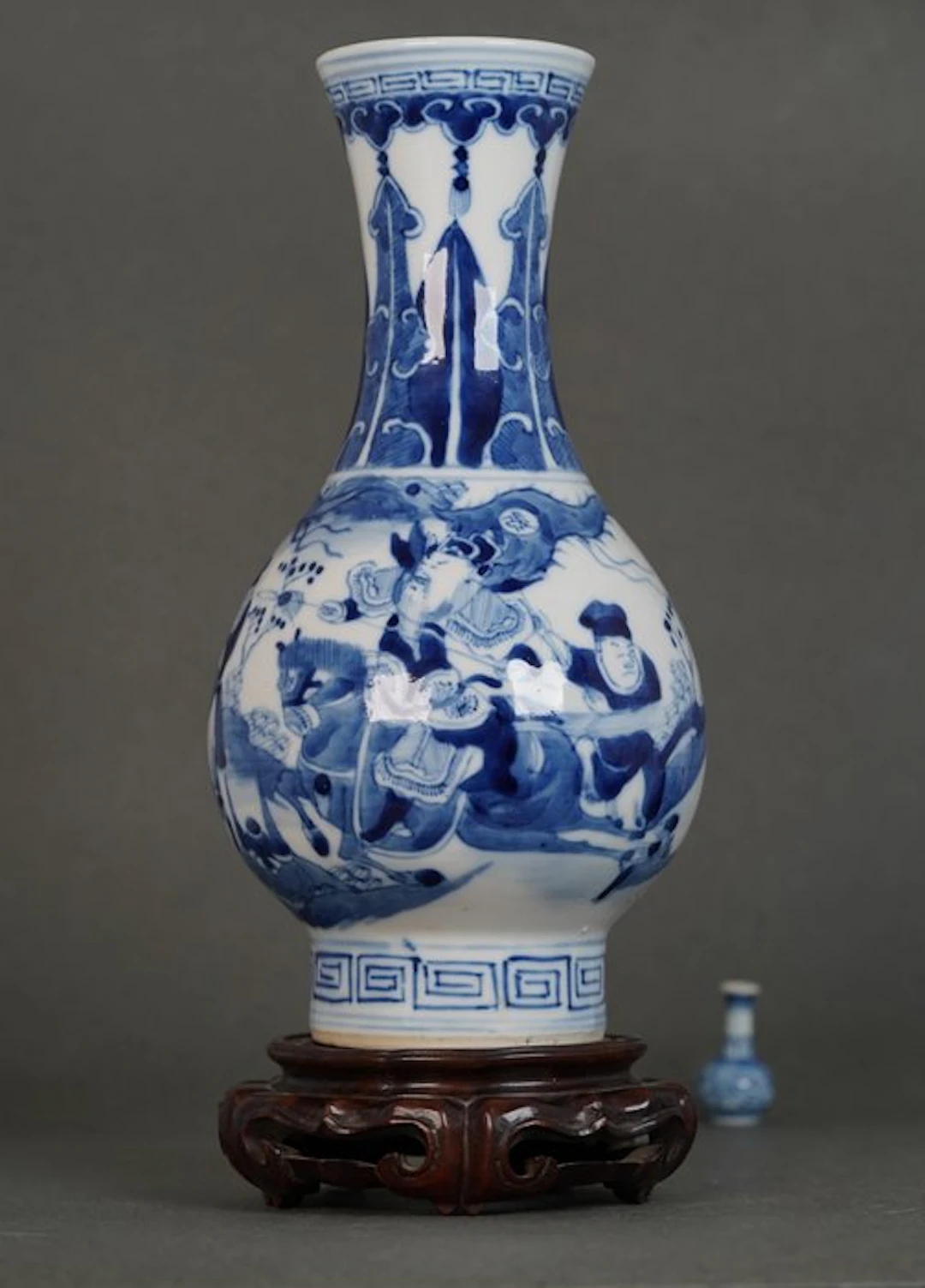 Vase - Porcelain - China - Qing Dynasty (1644-1911) - Warriors, Banners, marked