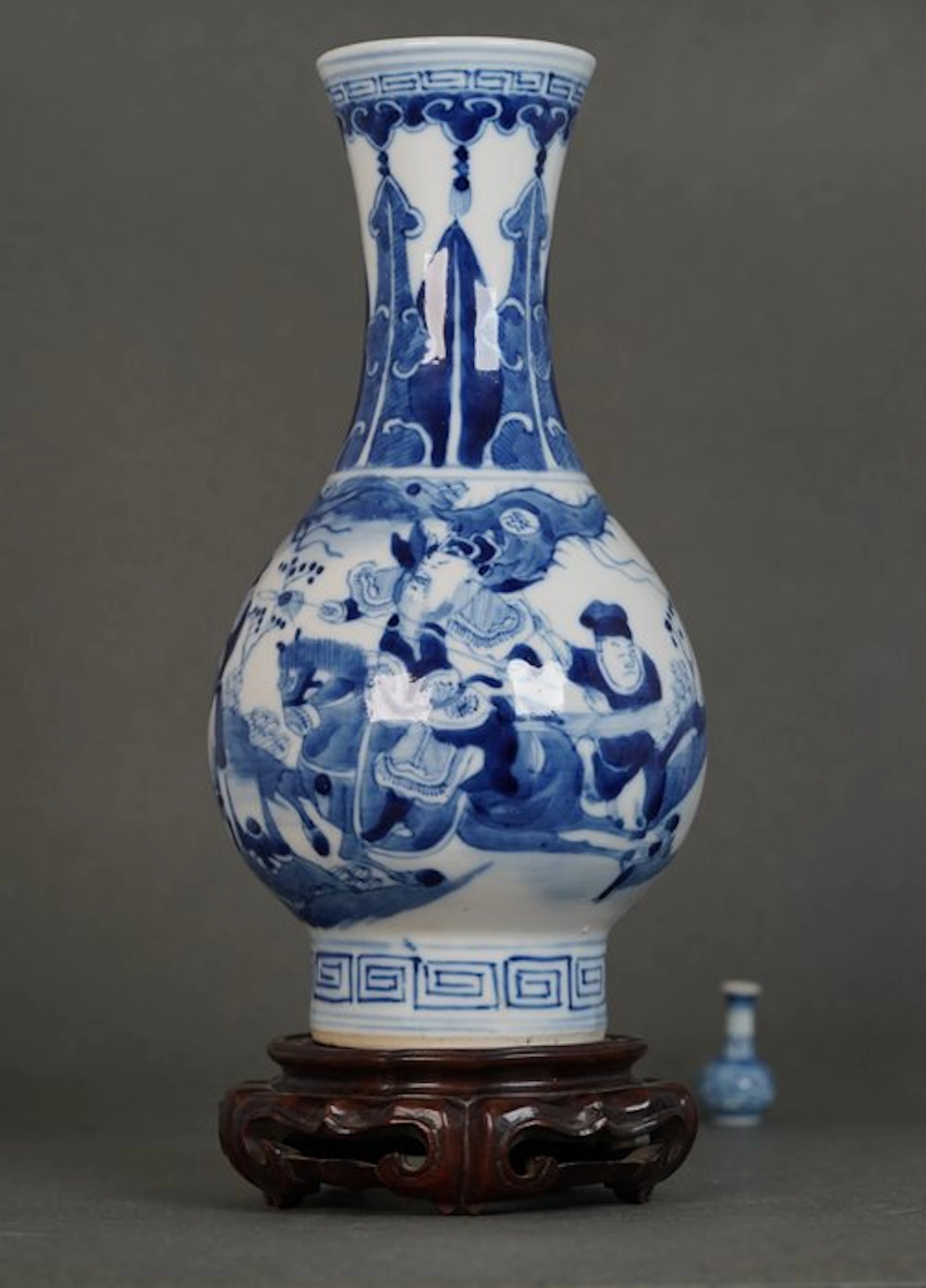 Vase - Porcelain - China - Qing Dynasty (1644-1911) - Warriors, Banners, marked