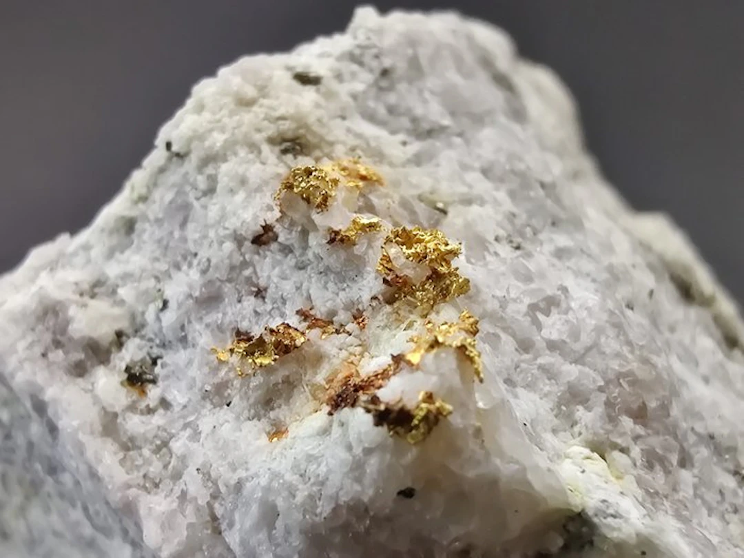 Spectacular Italian gold on quartz and original matrix...