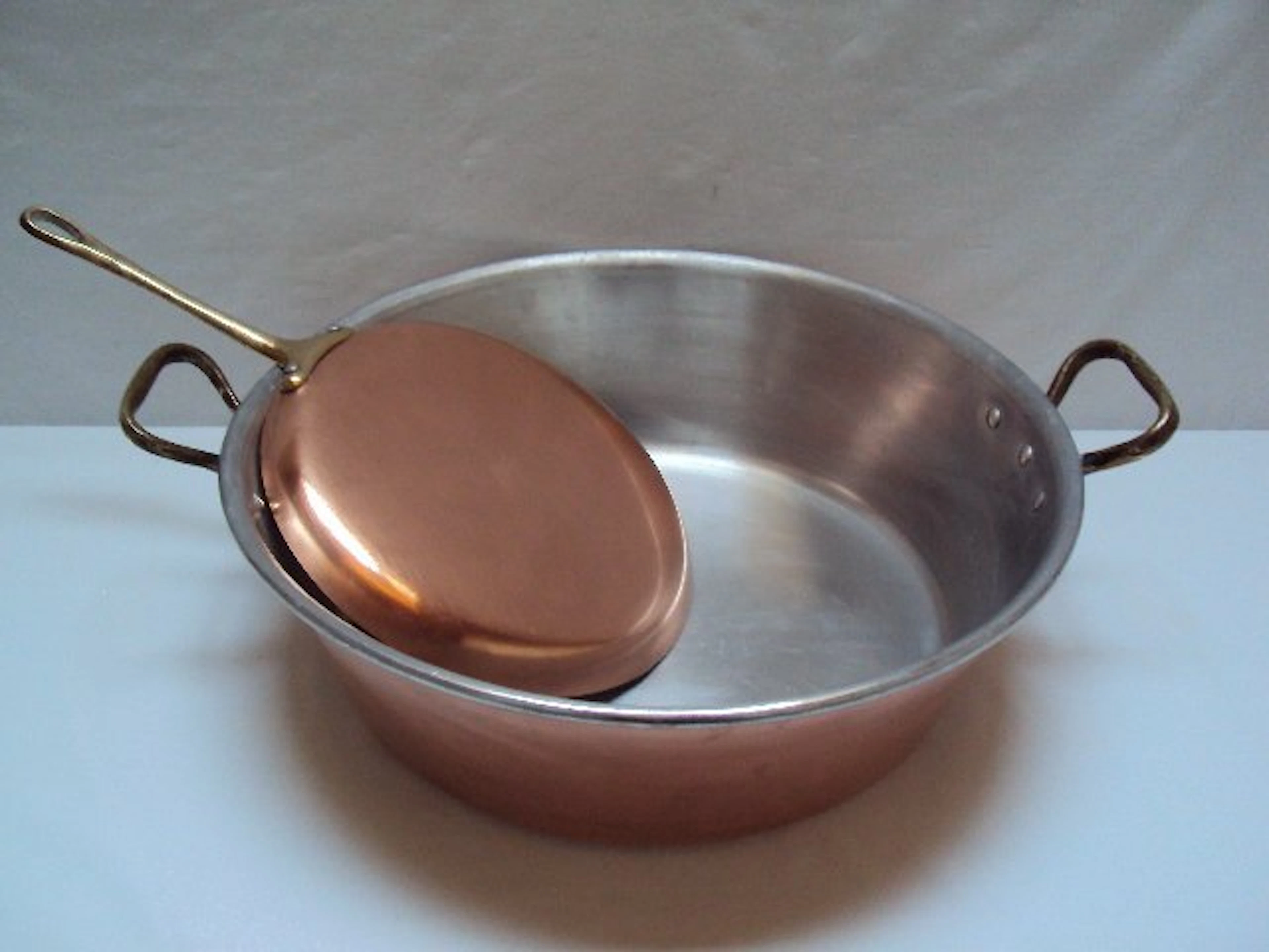 Bassine à confiture cuivre avec une poêle à crêpe Dupont...