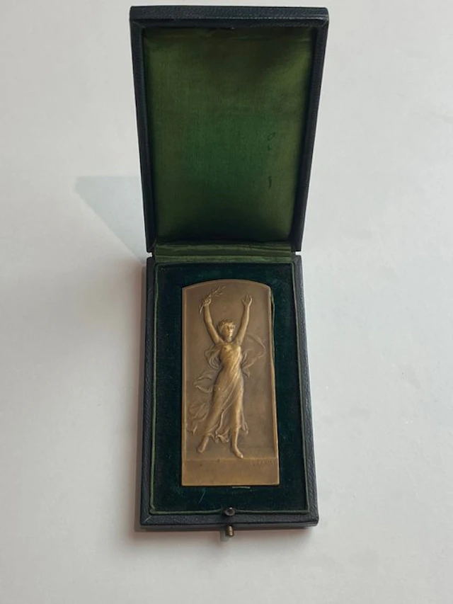 France. Medal 1908 " Victoire" par Lucien Jean-Henri Cariat (No reserve price)