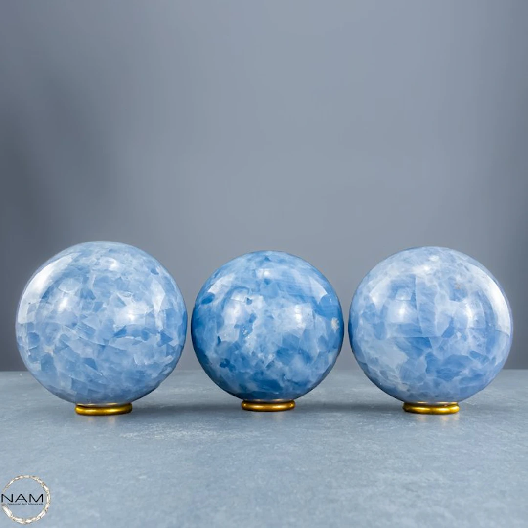 Blue Calcite Sphere Set – Three harmonious natural...