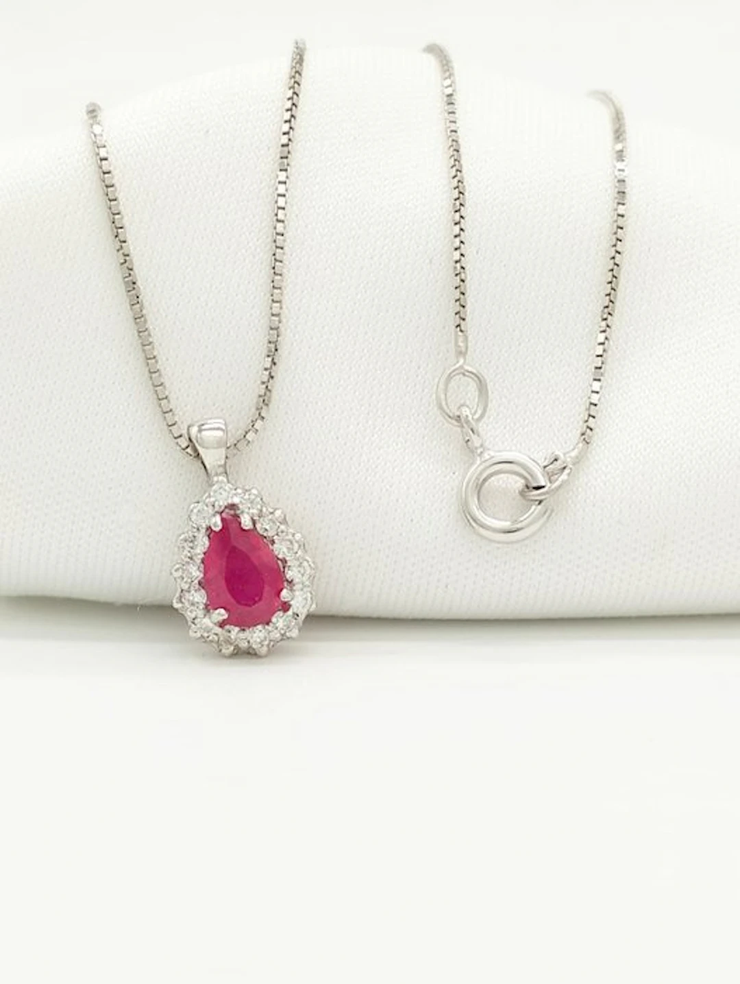 No reserve price - Necklace with pendant - 18 kt. White gold Ruby - Diamond