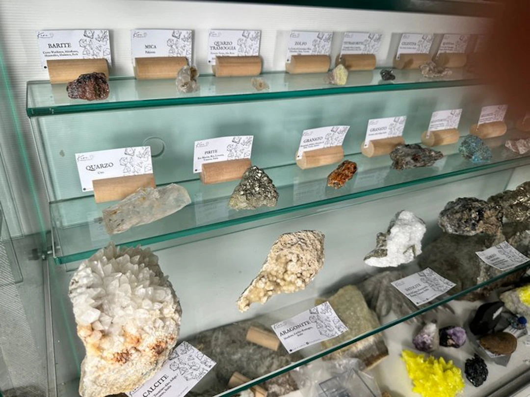 Mineral collection from the early 80s. Mineral Collection- 4200 g - (25)
