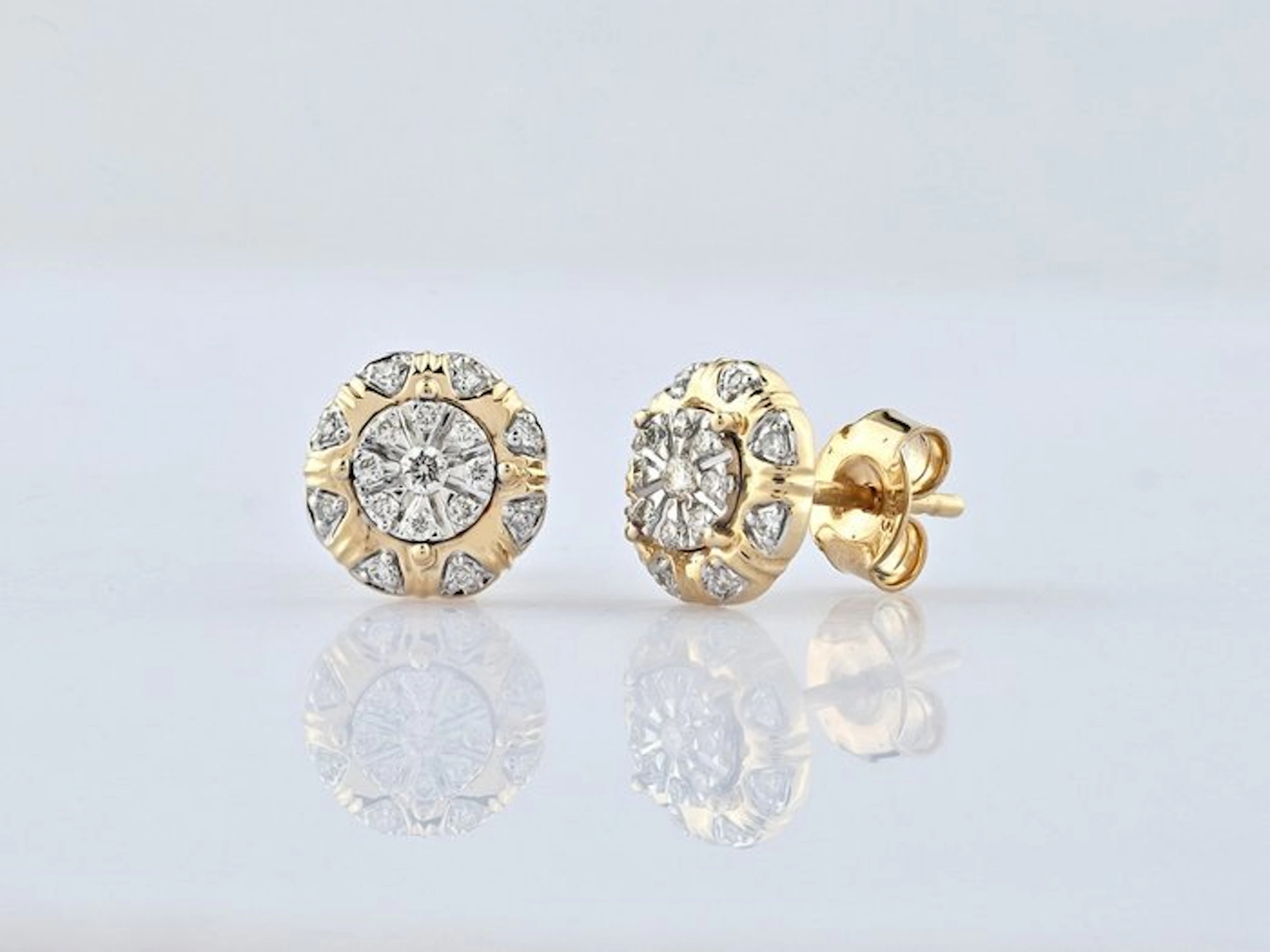 Earrings - 14 kt. Yellow gold - 0.17ct. tw. Diamond (Natural)