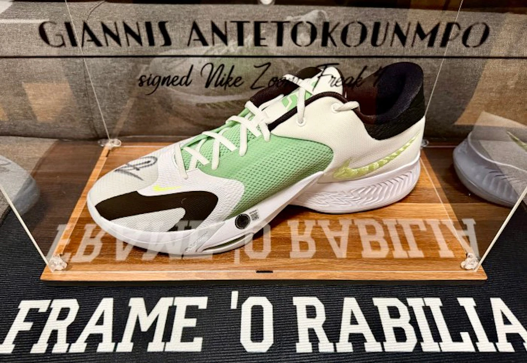 Milwaukee Bucks - NBA - Giannis Antetokounmpo - Signed...