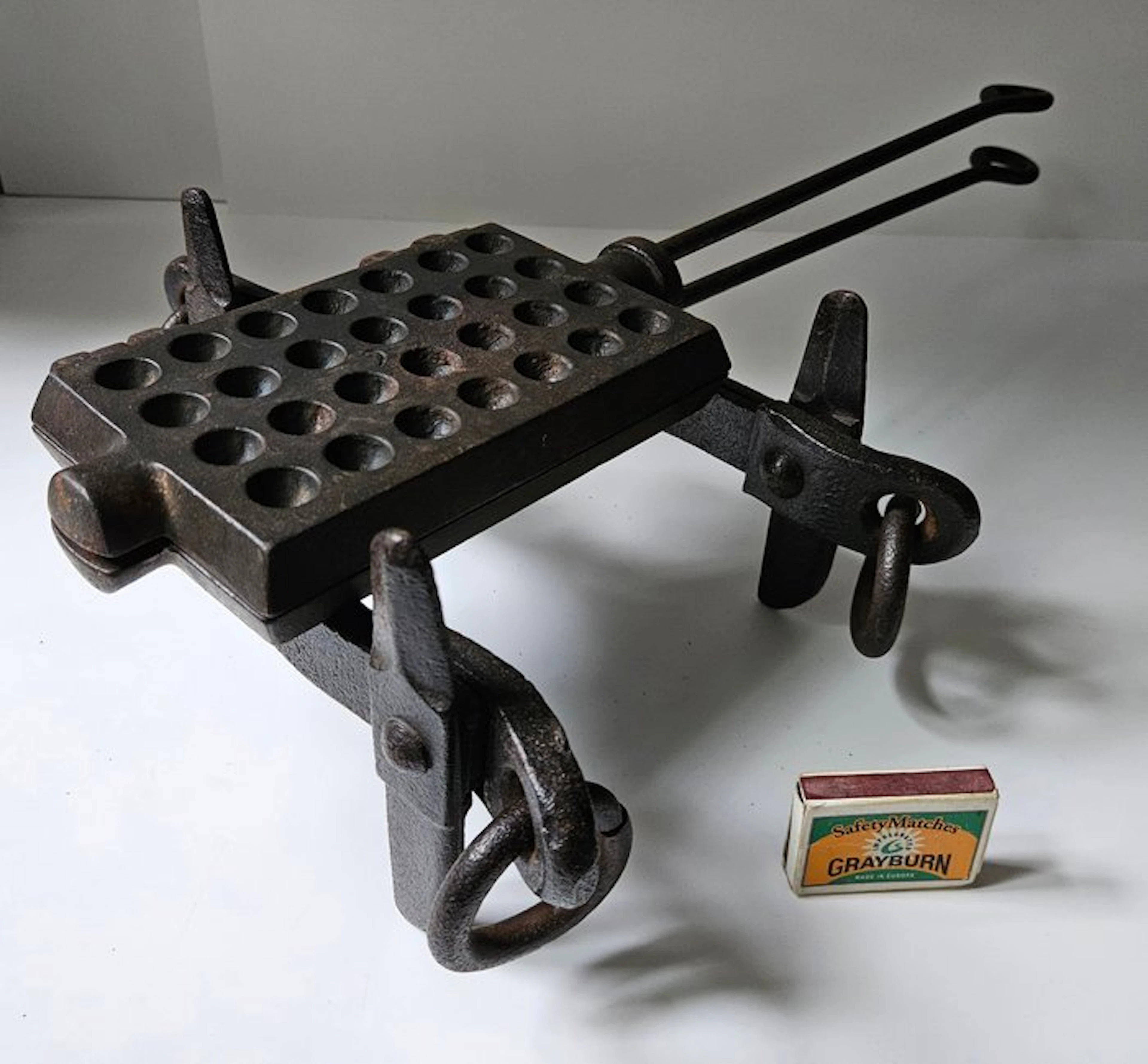 A. Huy - 19e eeuws wafelijzer op zeldzame tray - Mold