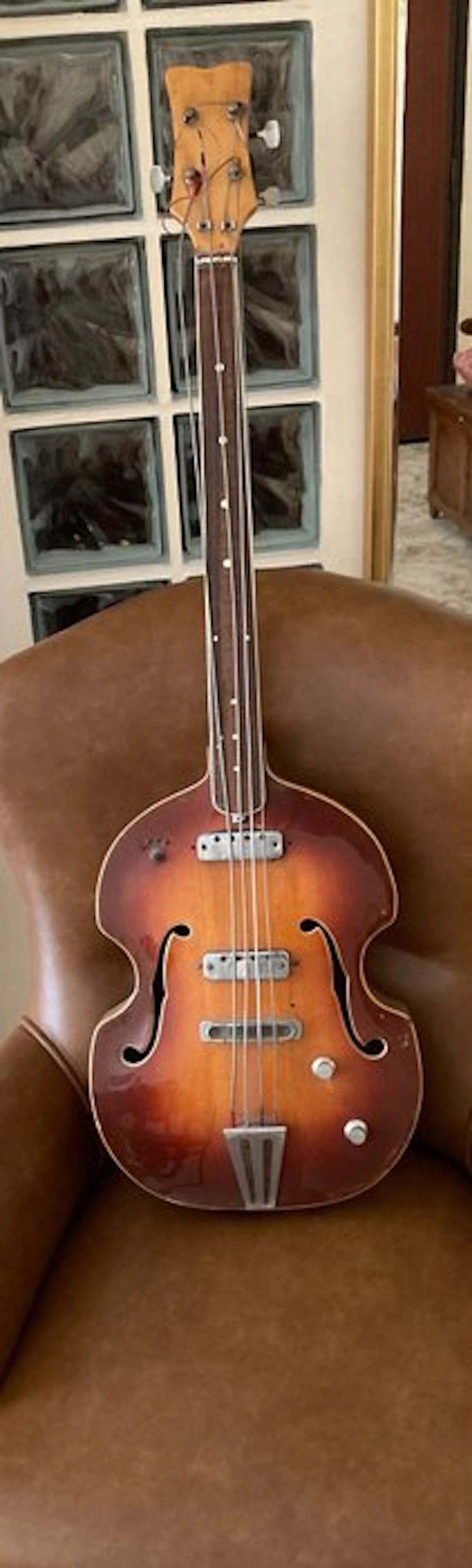 Unknown - - 4-string electric bass guitar (No reserve price)