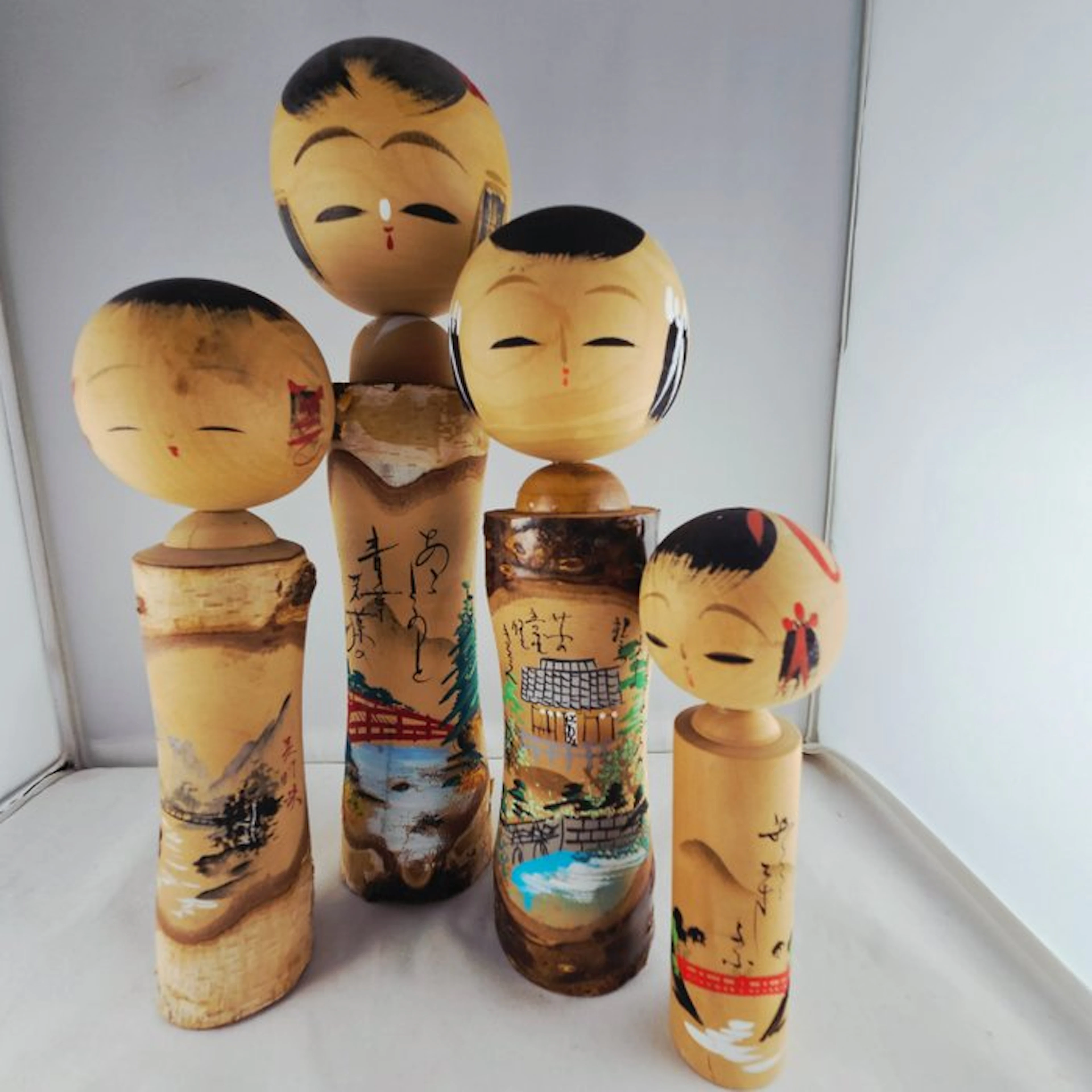 Japanese Family of 4 Vintage Kokeshi - Wood - Japan - Shōwa period (1926-1989)