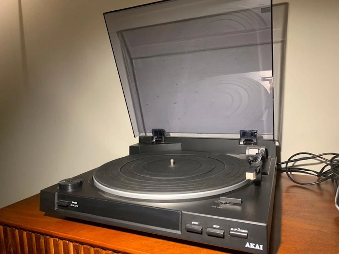 Akai - ATT01U Turntable