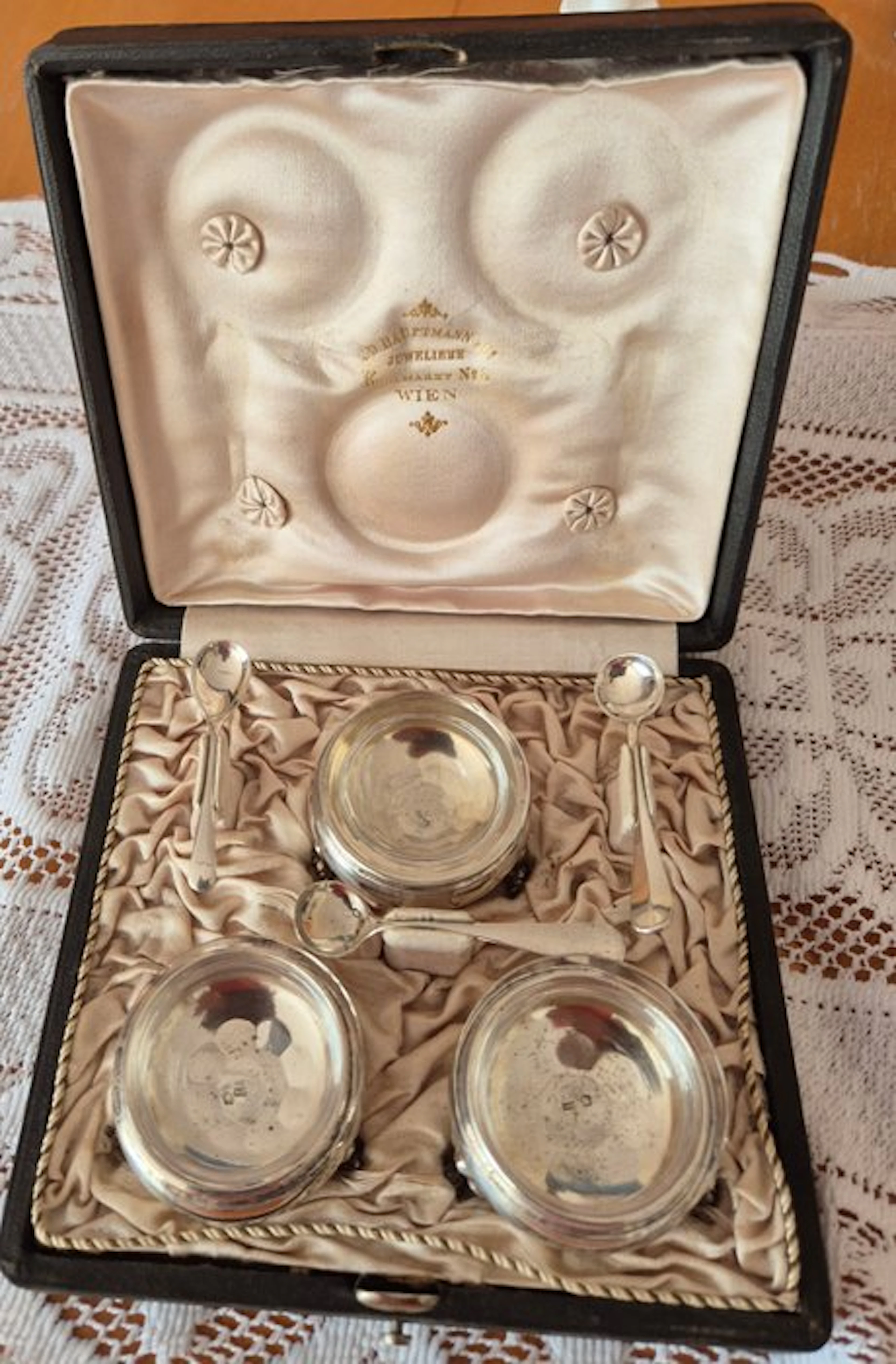 Hauptmann - Salt and pepper shakers - .800 silver - Antique Salieren