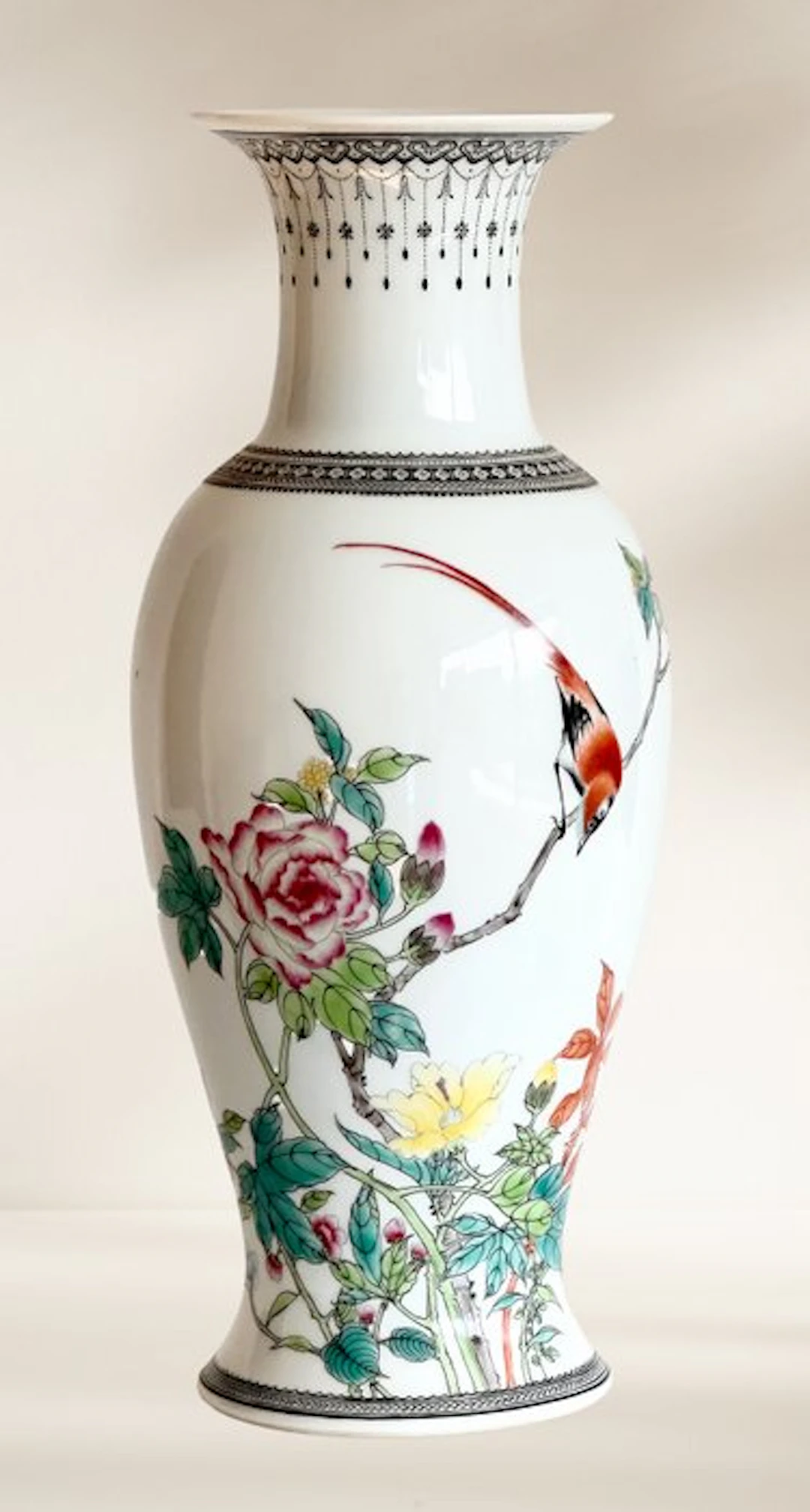 Rare Find - Baluster vase - Chinese Famille Rose - Porcelain - Jingdezhen
