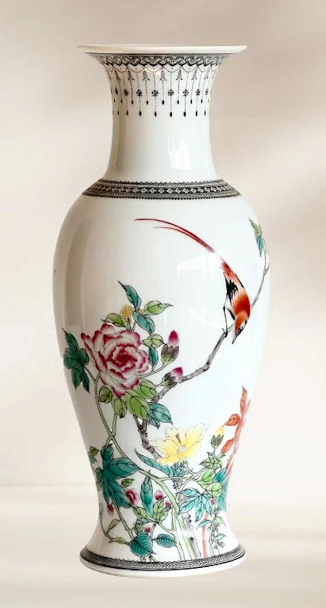 Rare Find - Baluster vase - Chinese Famille Rose - Porcelain - Jingdezhen