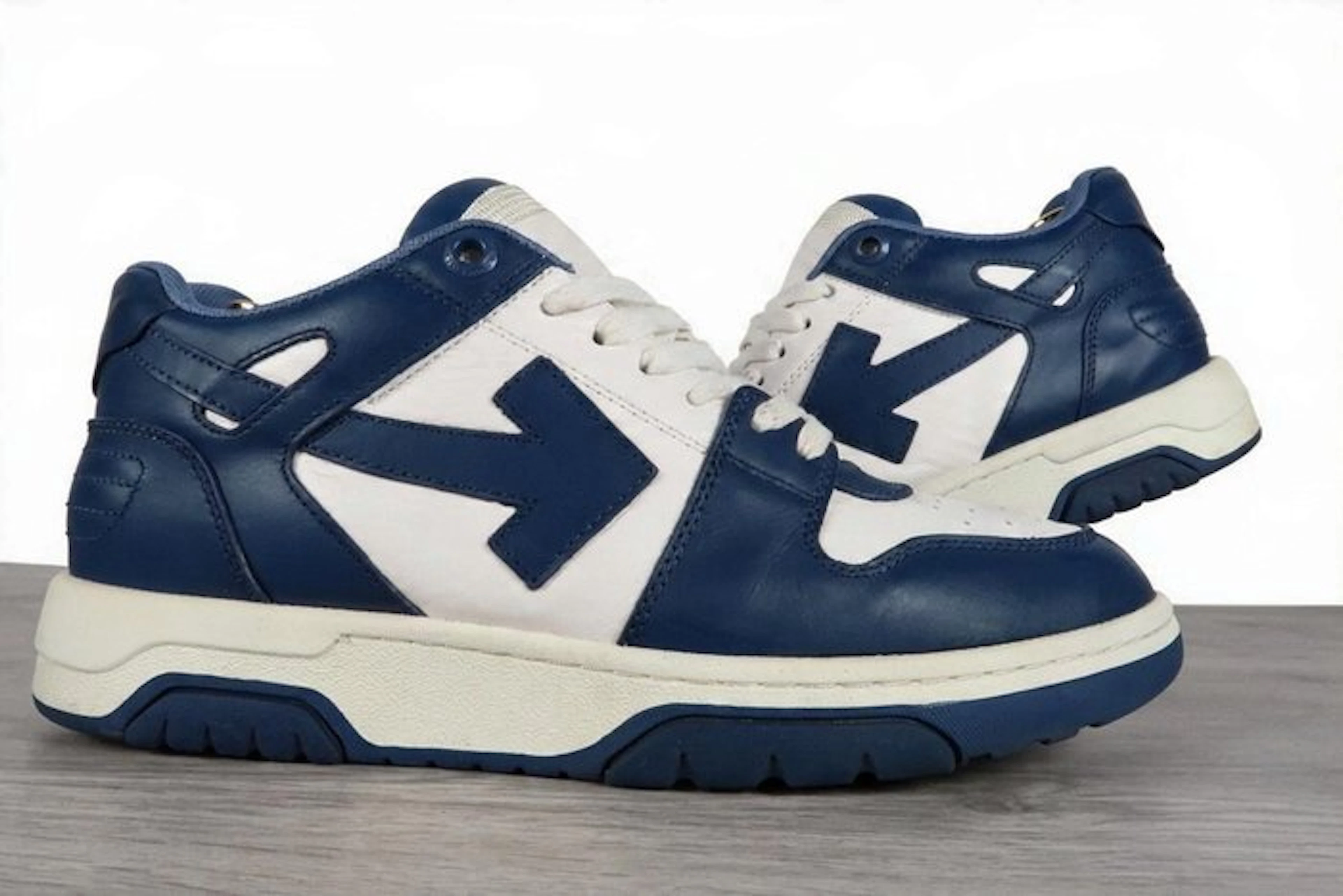 Off White - Off-White Low Top Arrow - Sneakers - Size: EU 42