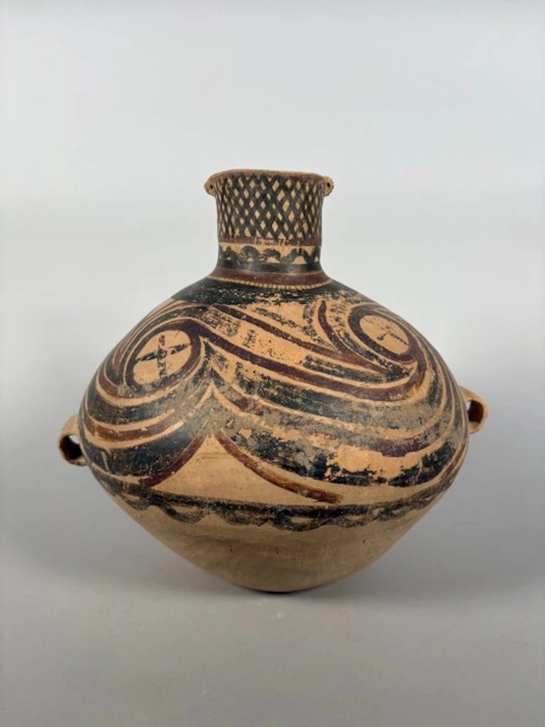 Yangshao Terracotta Painted terracotta vase