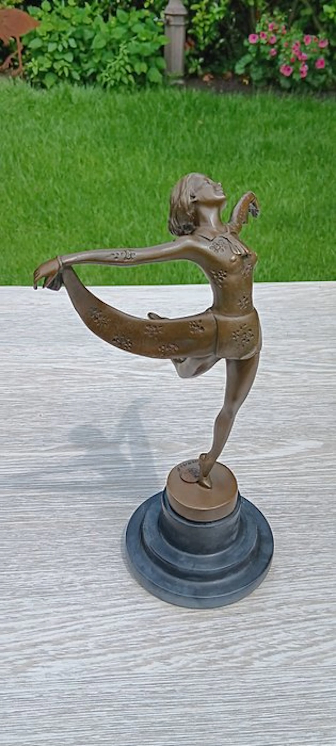 Bronzen Beeld – Elegante Danseres- naam Lorenzl - Sculpture