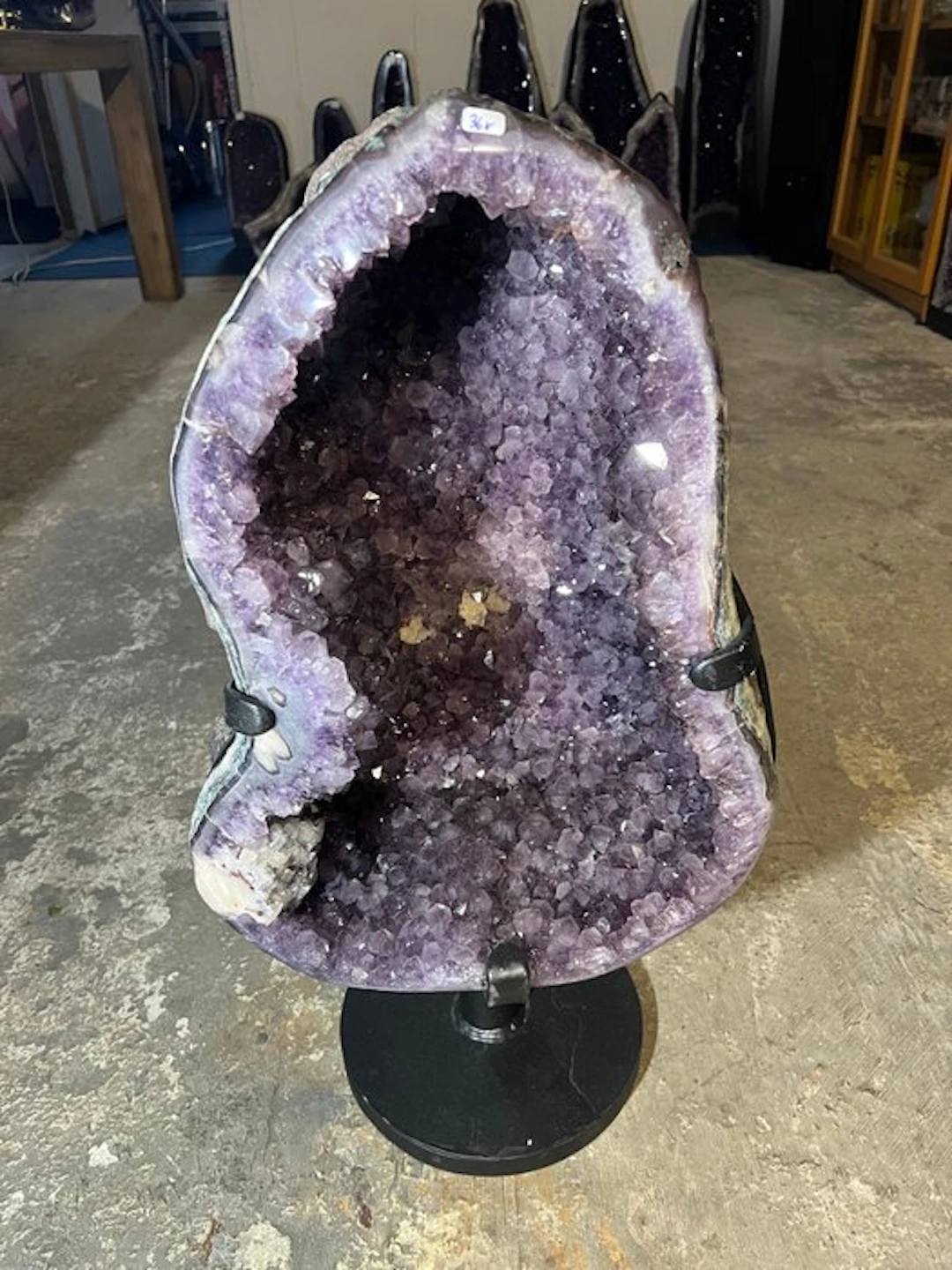 Amethyst Geode - Height: 70 cm - Width: 36 cm- 37 kg - (1)